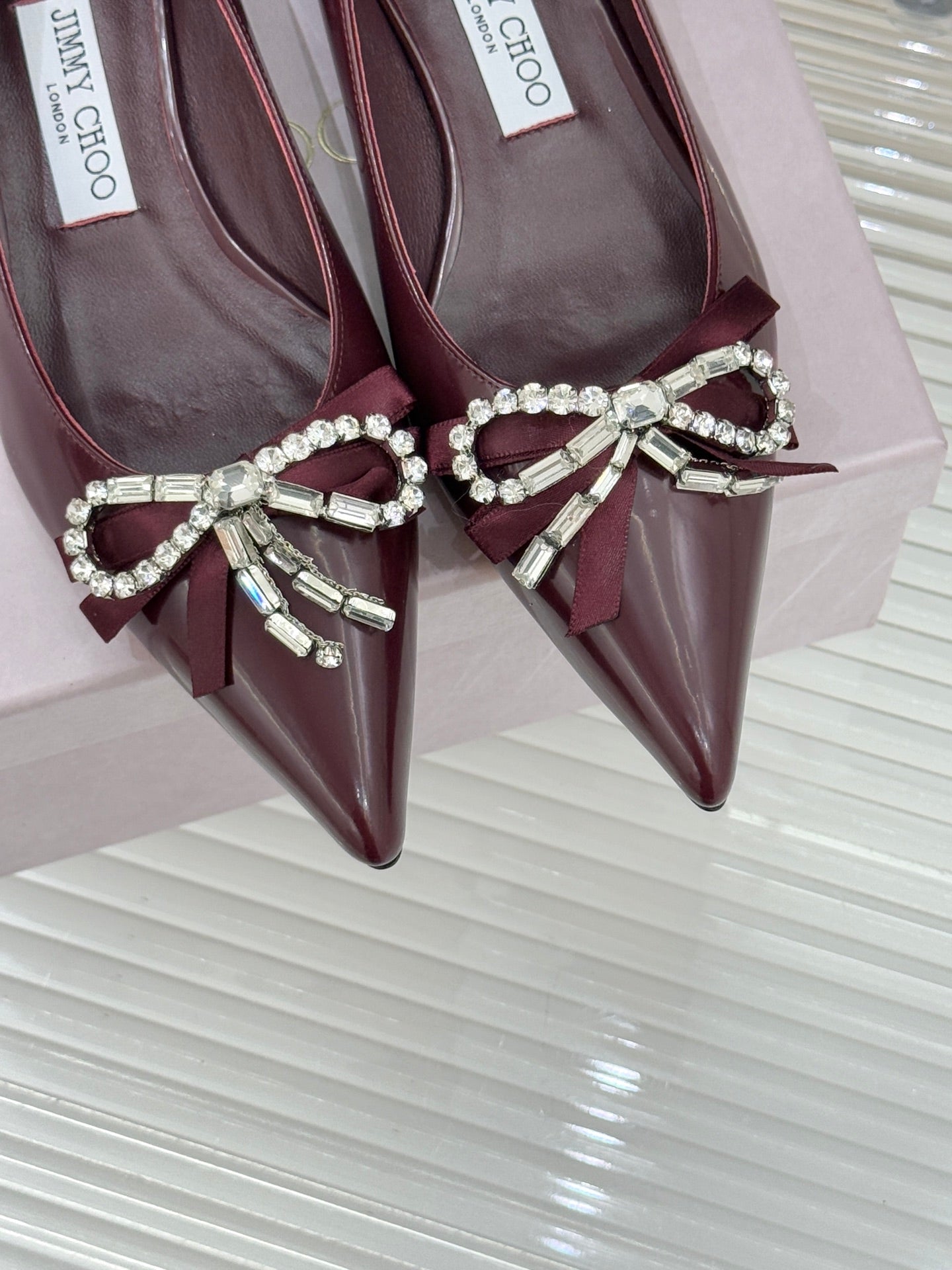 Jimmy Choo 26WF Pointed Toe Rhinestone Bow Chunky Heel Burgundy Sheepskin 573541