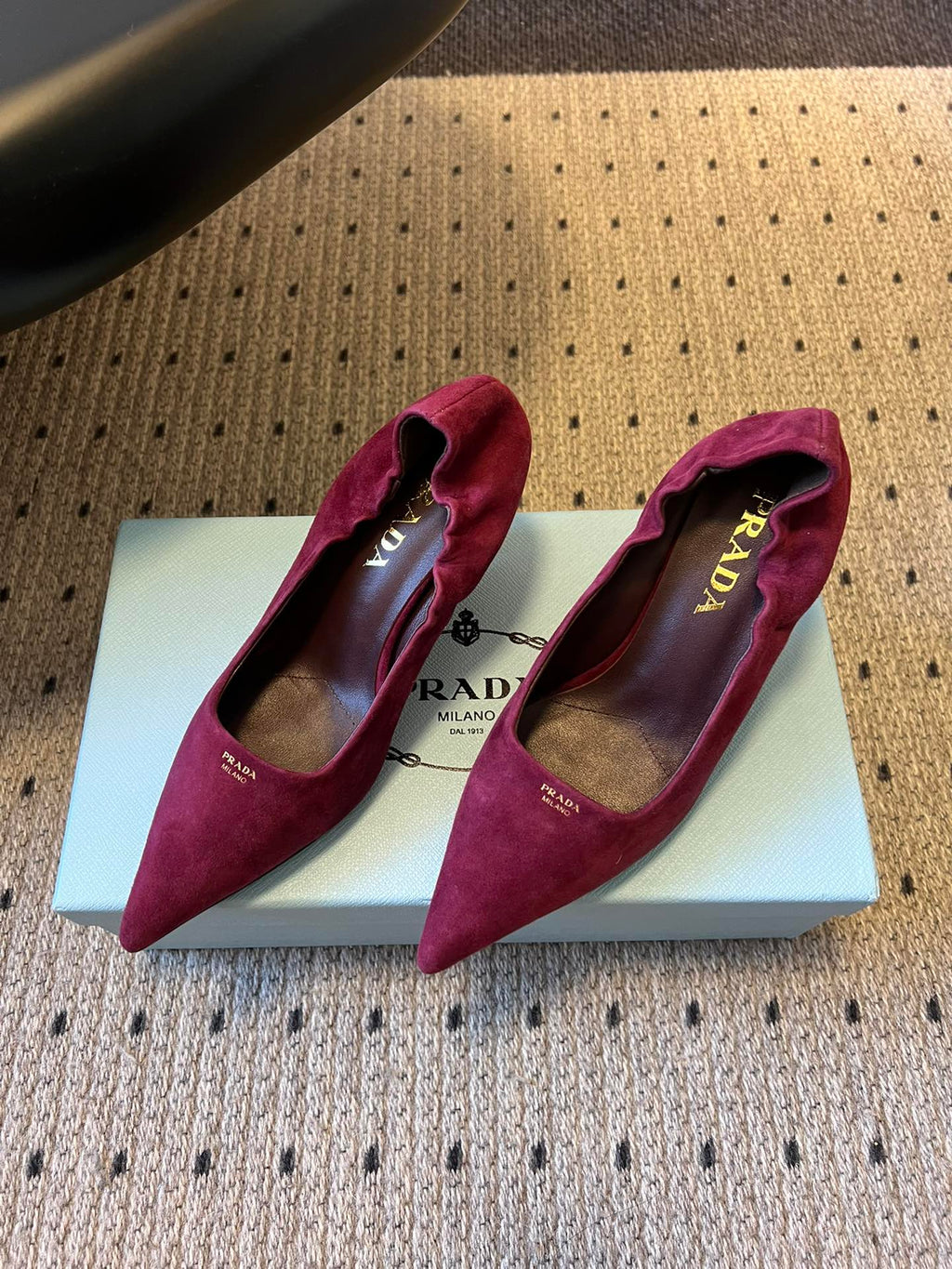 Prada 25ss Burgundy Pointed Toe Low-Cut Heels in Suede 580370