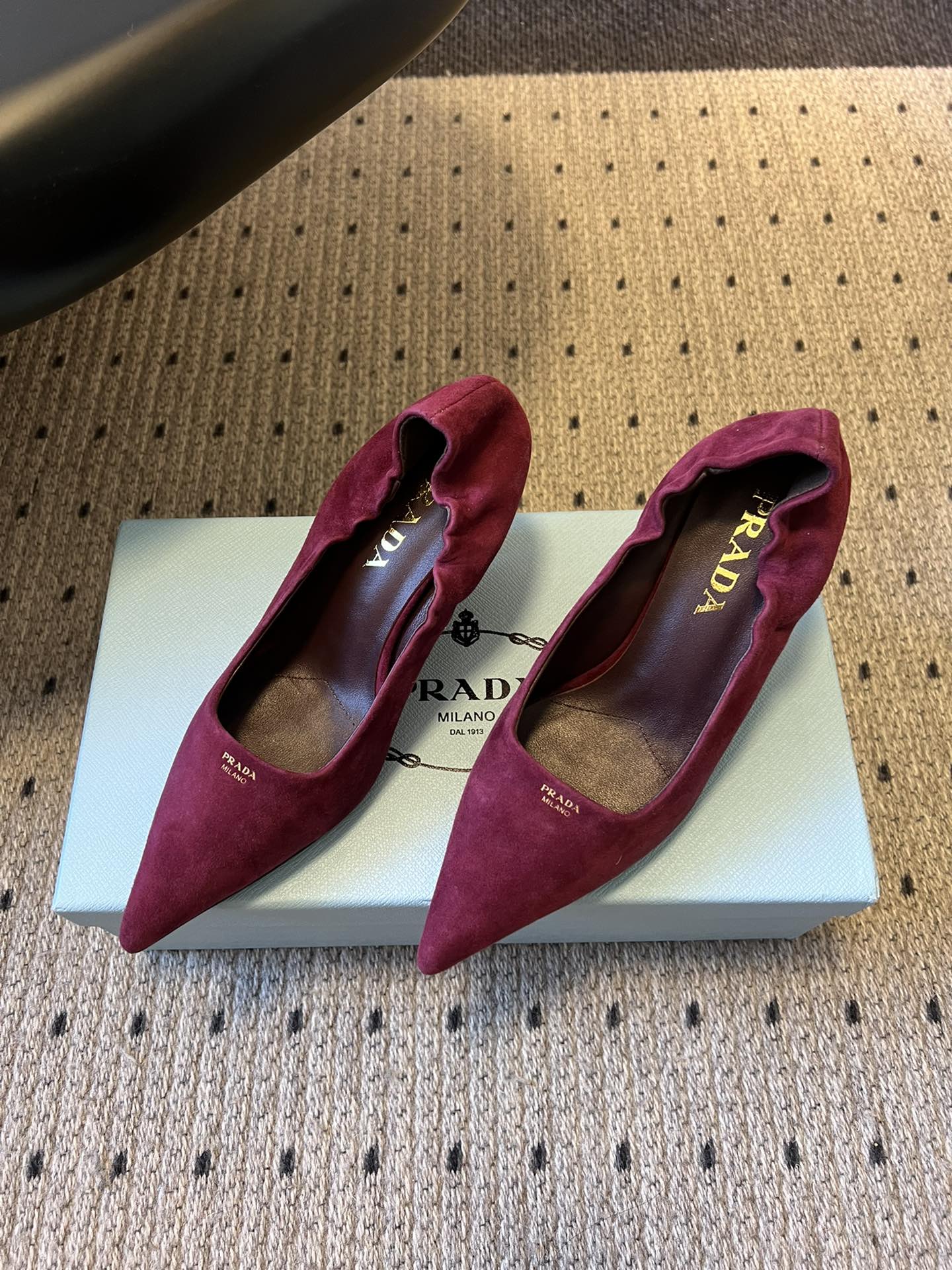 Prada 25ss Burgundy Pointed Toe Low-Cut Heels in Suede 580370
