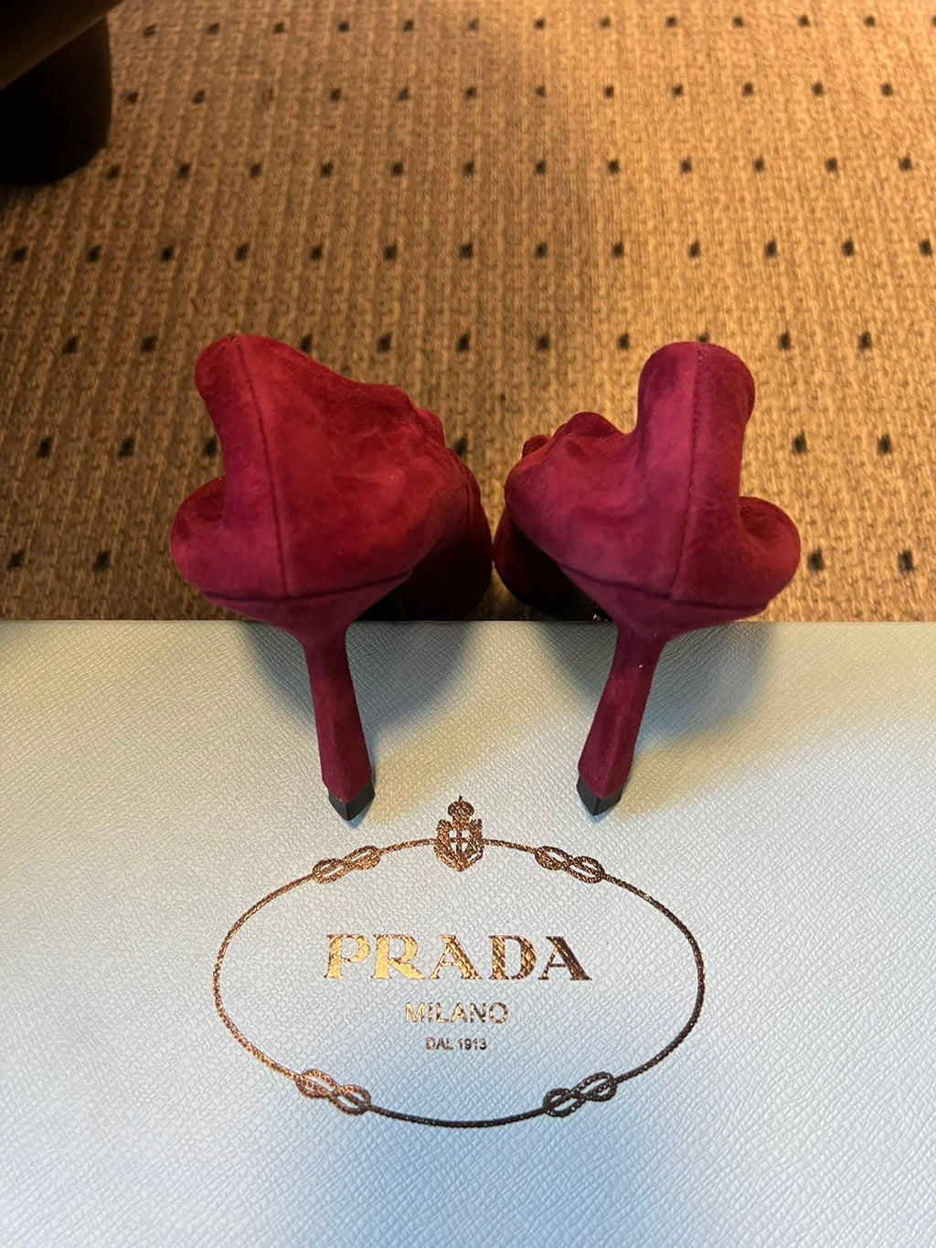 Prada 25ss Burgundy Pointed Toe Low-Cut Heels in Suede 580370