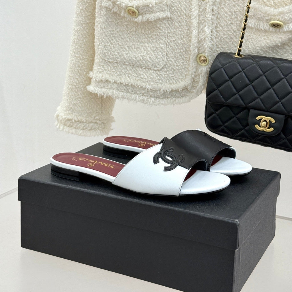 CC 26S Double C Patchwork Sandal White Black in Cowhide 706371