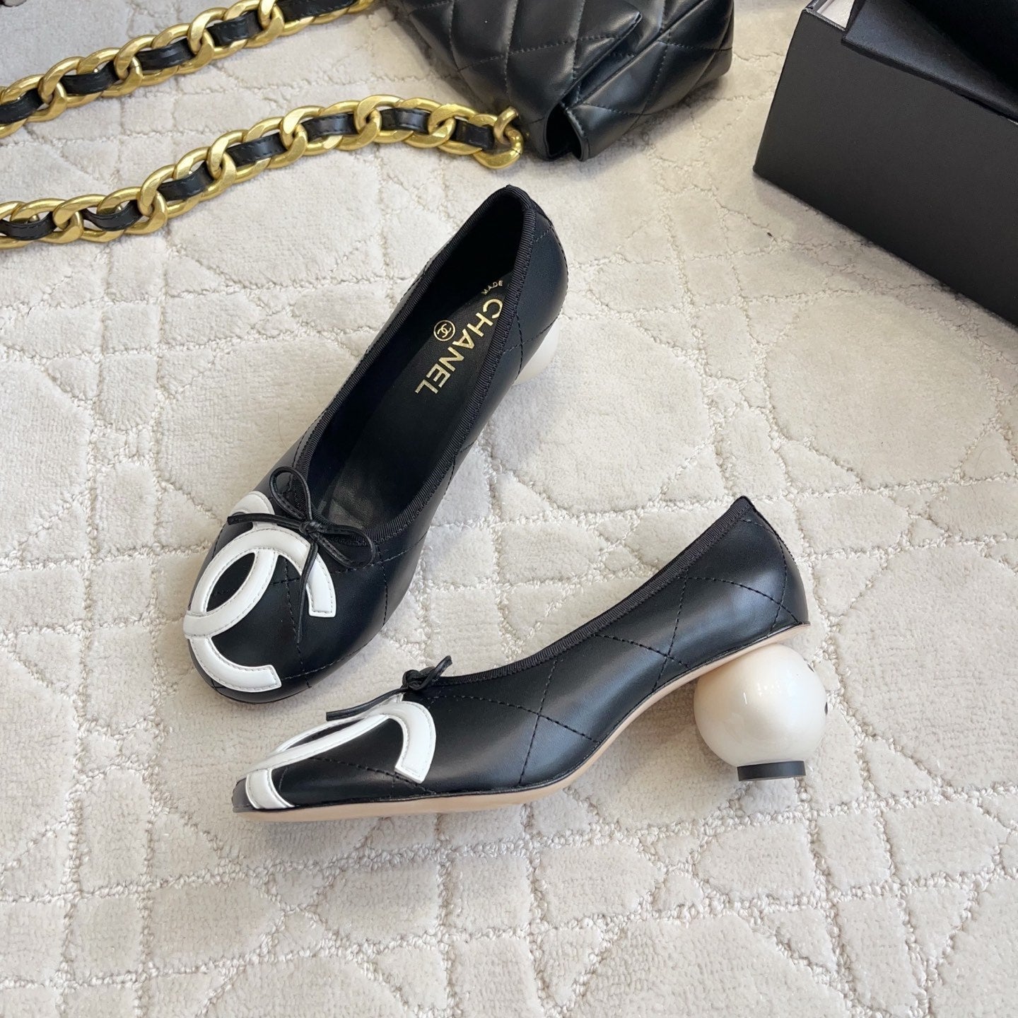 CC 26 Pump with Pearl Heels 65mm Black in Cowhide 808018