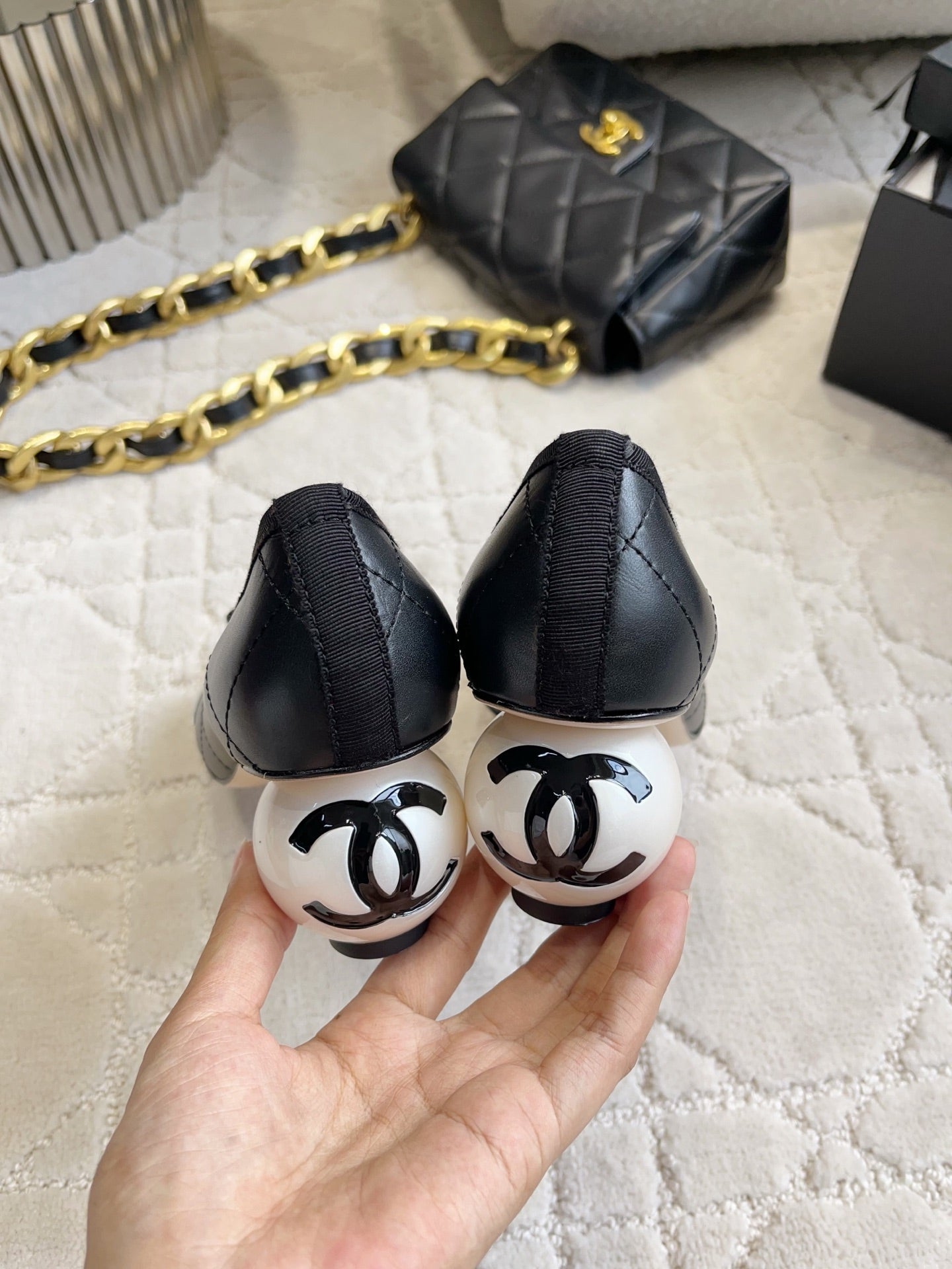 CC 26 Pump with Pearl Heels 65mm Black in Cowhide 808018