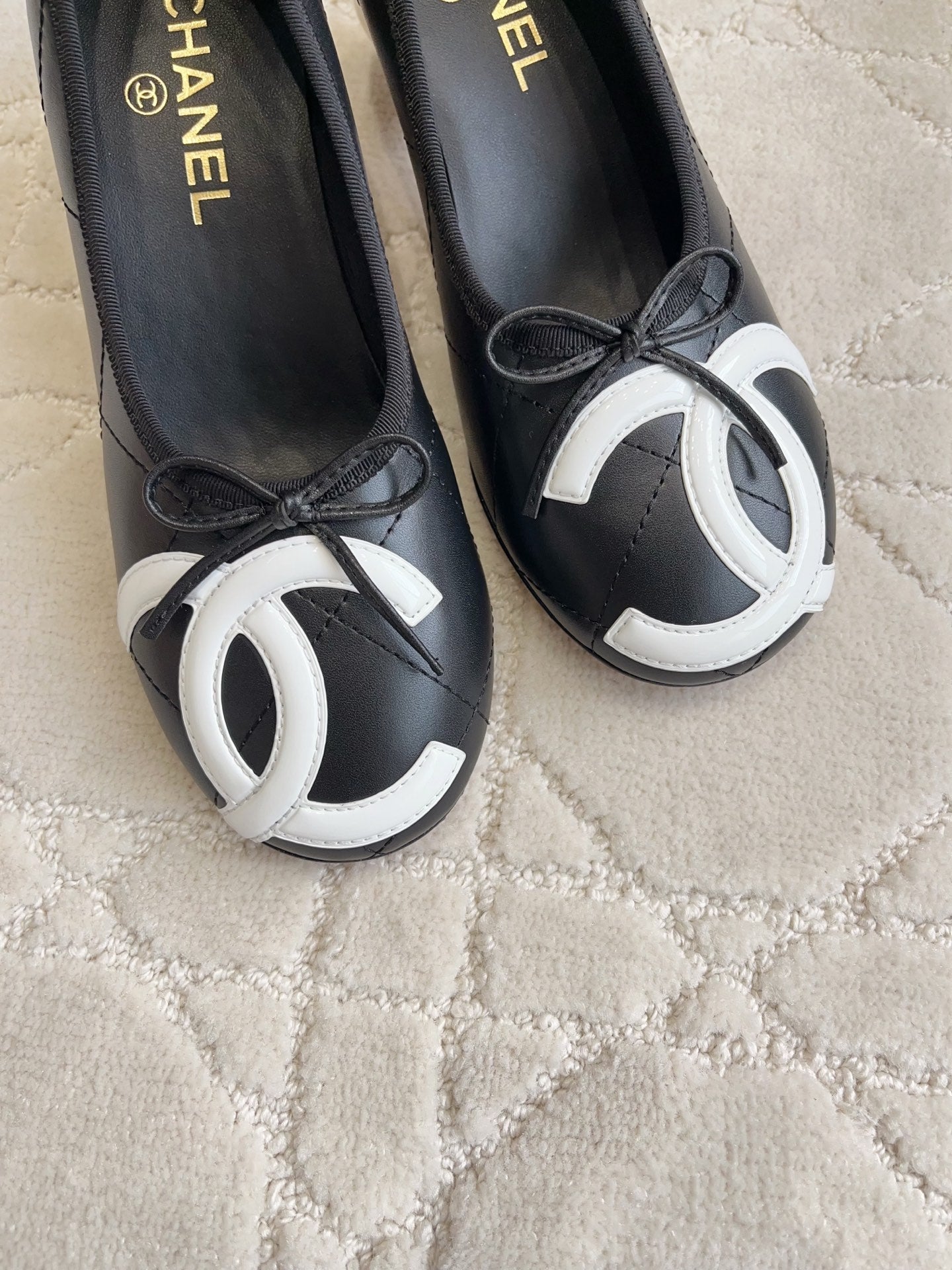 CC 26 Pump with Pearl Heels 65mm Black in Cowhide 808018