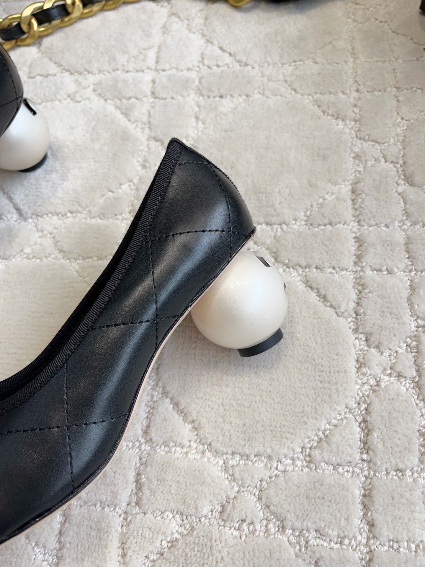 CC 26 Pump with Pearl Heels 65mm Black in Cowhide 808018