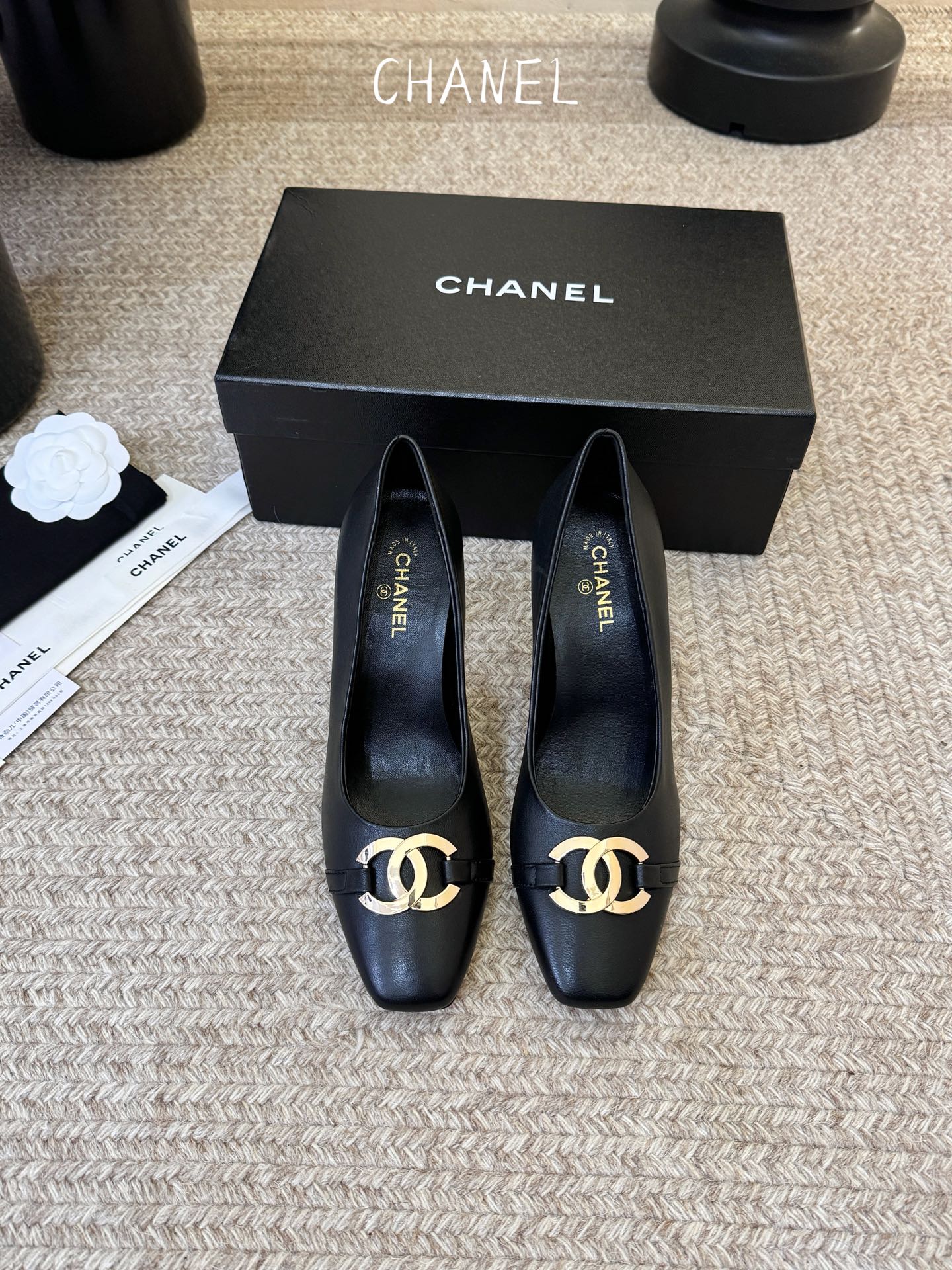 CC 26ss Logo Square-Toe Pumps Black Lambskin 835683