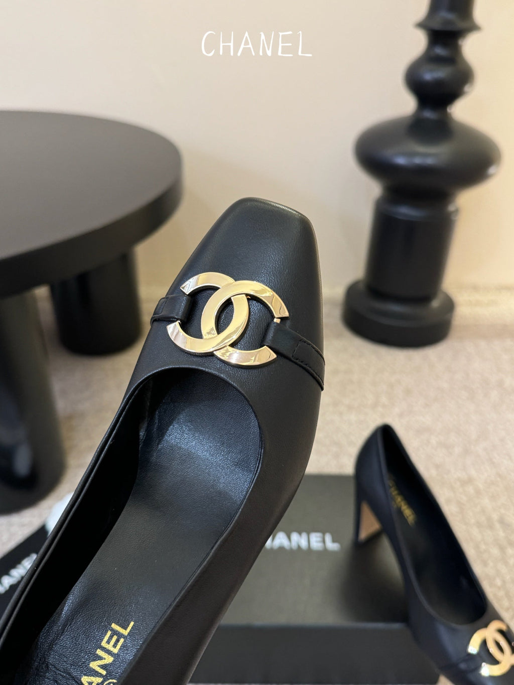 CC 26ss Logo Square-Toe Pumps Black Lambskin 835683