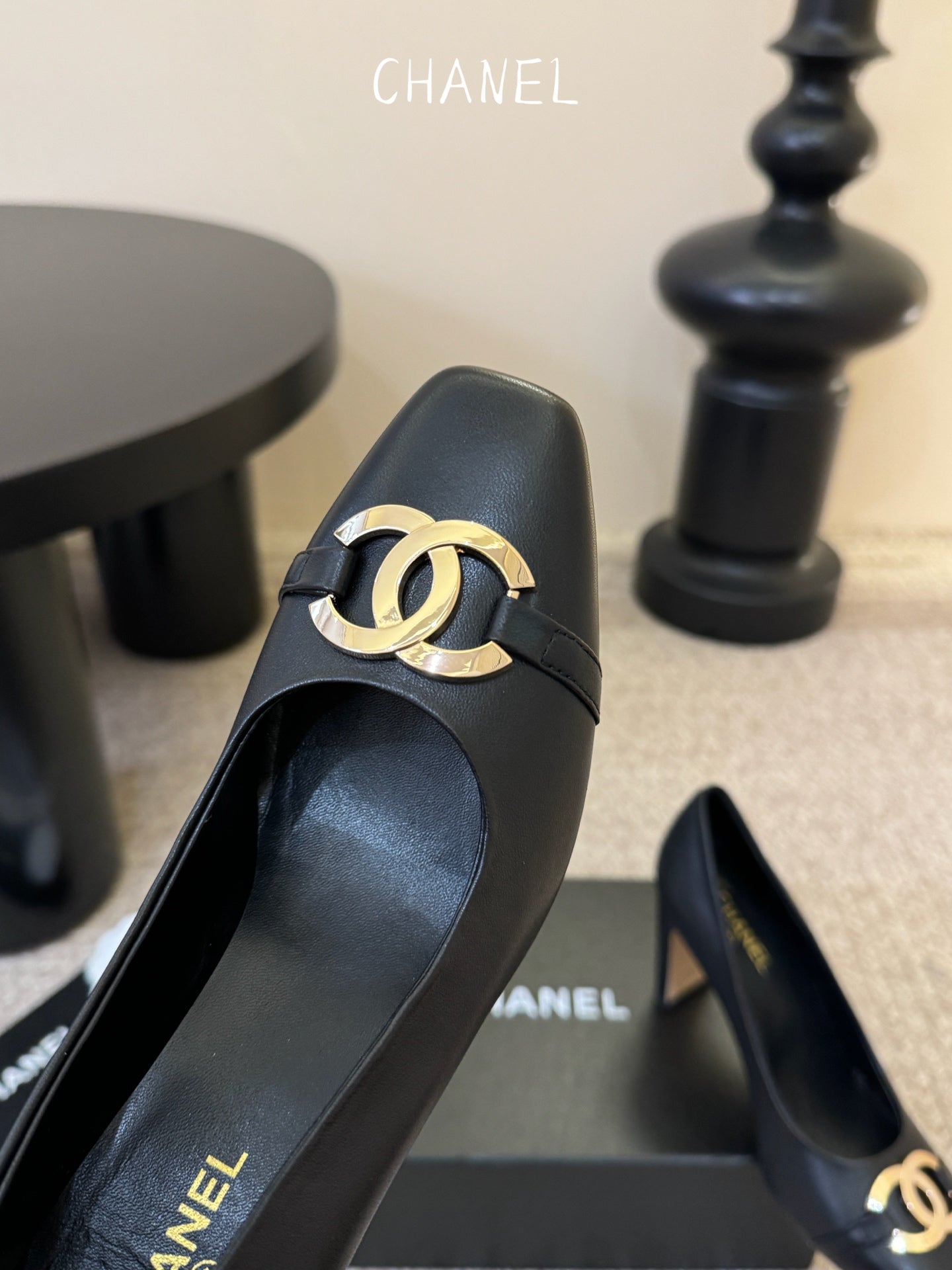 CC 26ss Logo Square-Toe Pumps Black Lambskin 835683