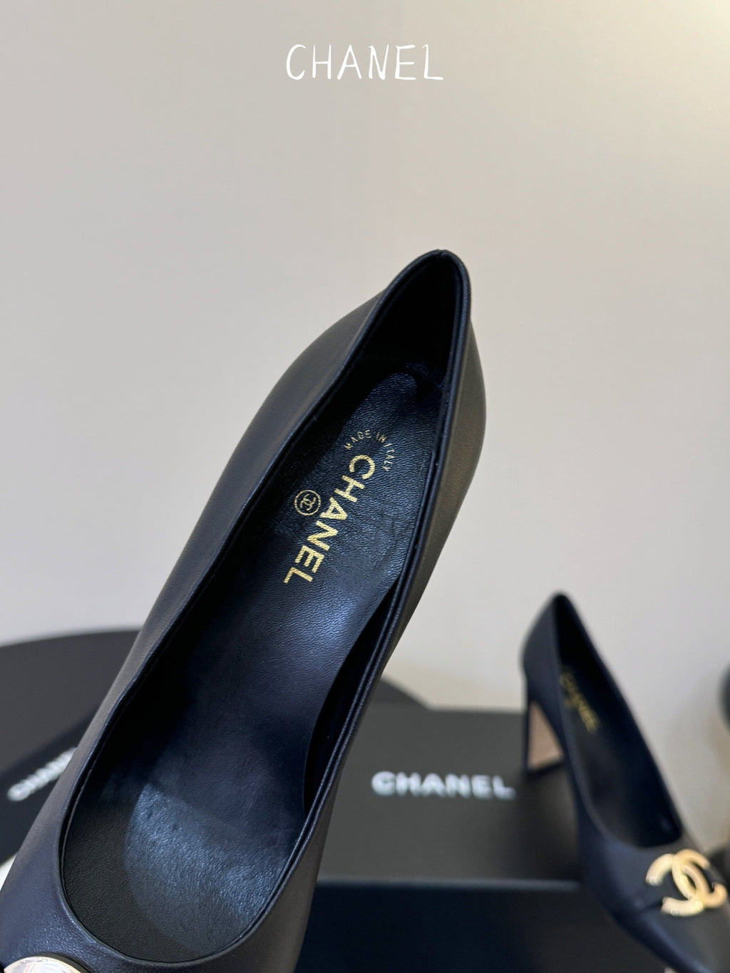 CC 26ss Logo Square-Toe Pumps Black Lambskin 835683