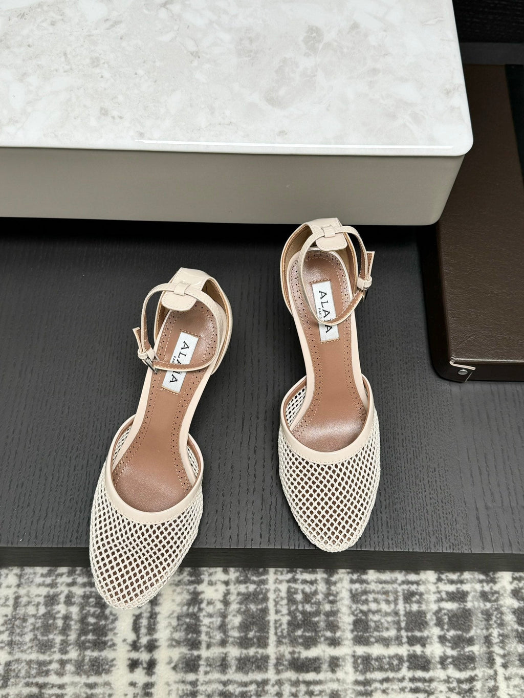 Alai Mesh Pumps 10.5cm Beige Mesh & Patent Leather