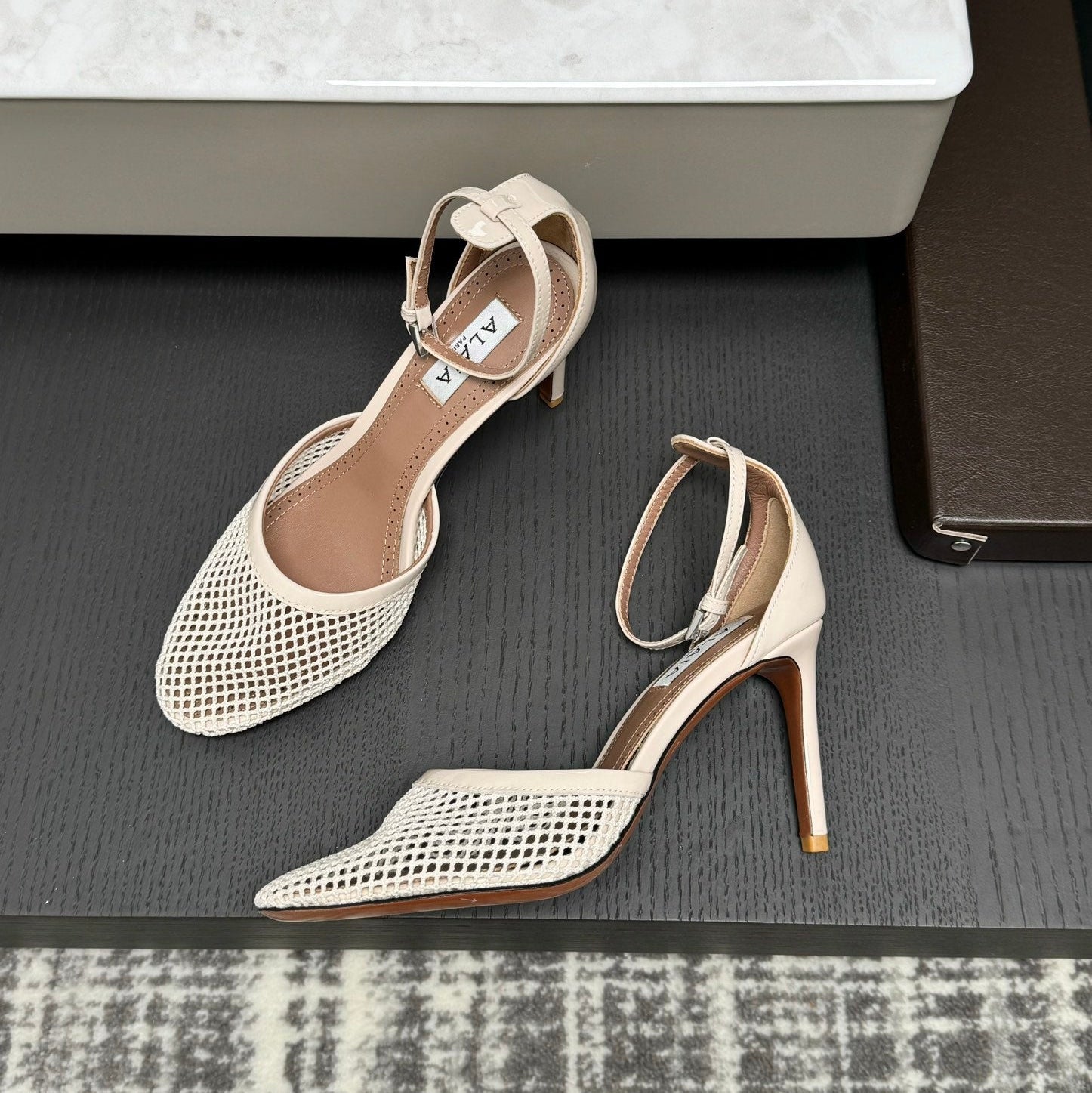 Alai Mesh Pumps 10.5cm Beige Mesh & Patent Leather