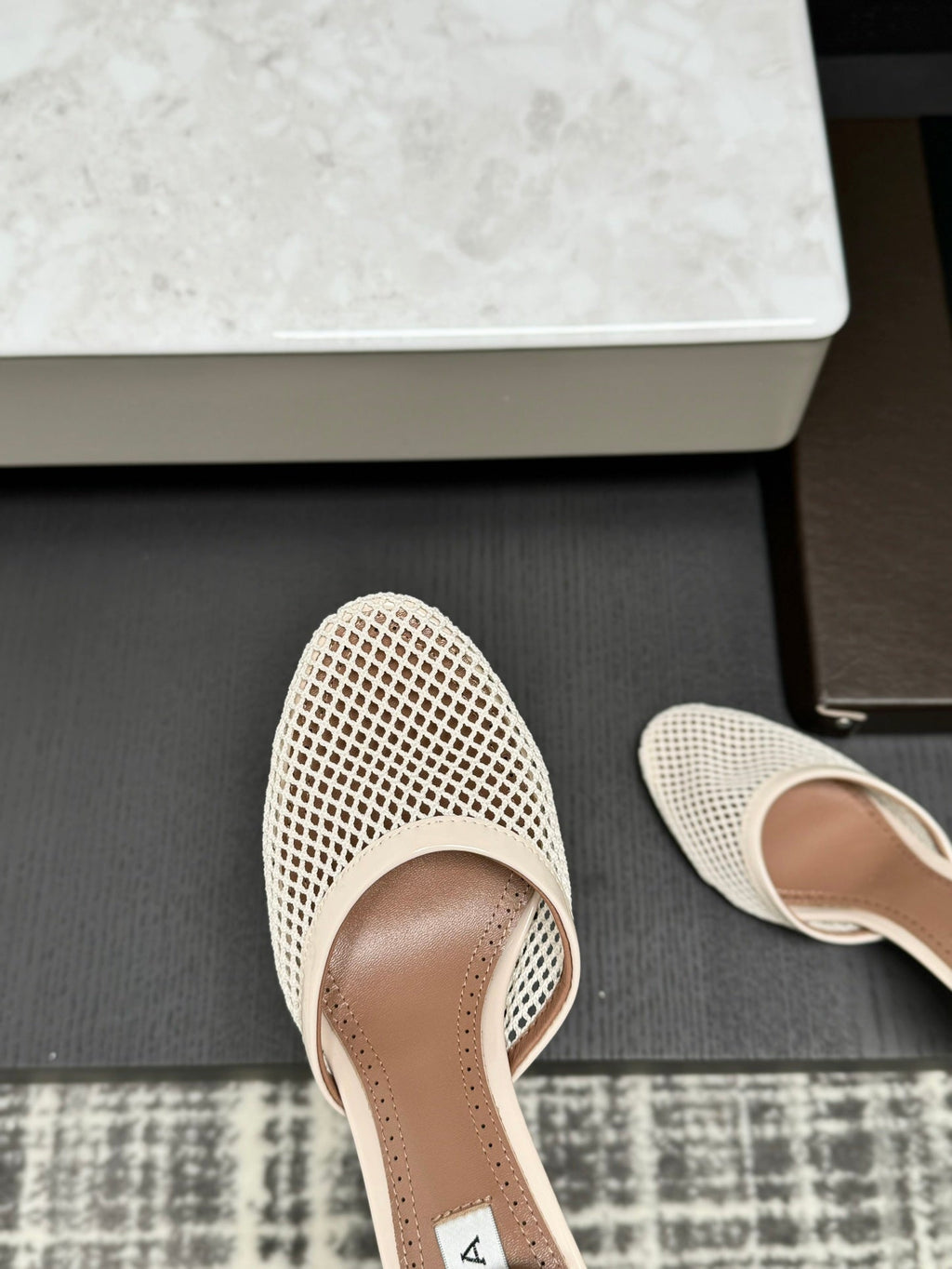 Alai Mesh Pumps 10.5cm Beige Mesh & Patent Leather