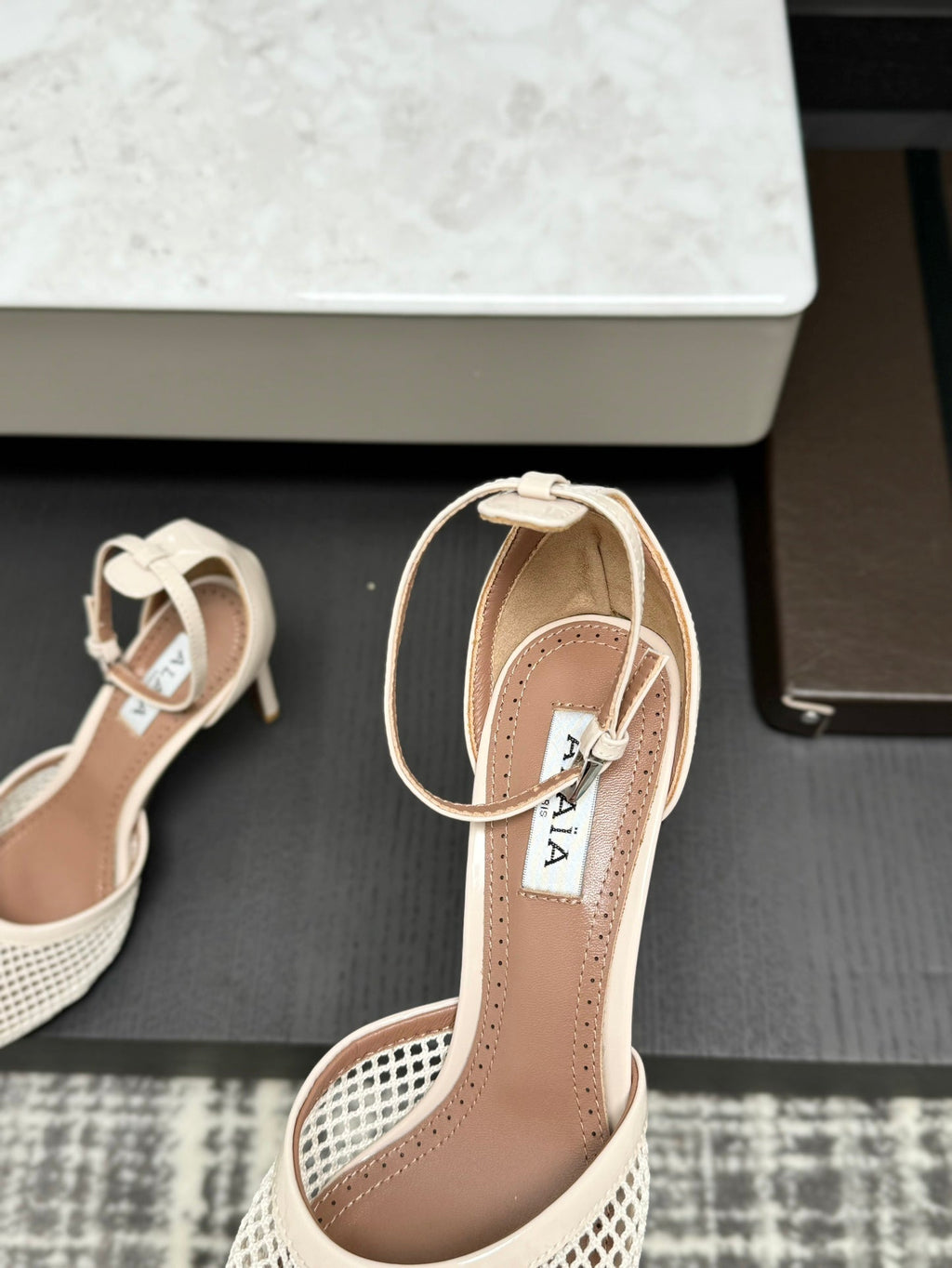 Alai Mesh Pumps 10.5cm Beige Mesh & Patent Leather