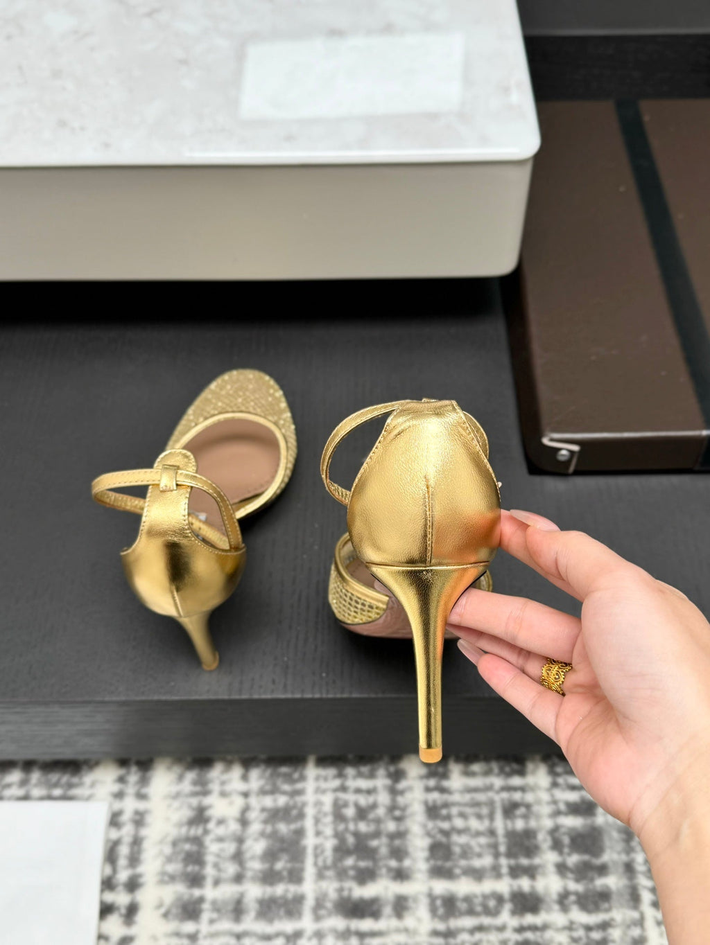 Alai Mesh Pumps 10.5cm Gold Mesh & Patent Leather