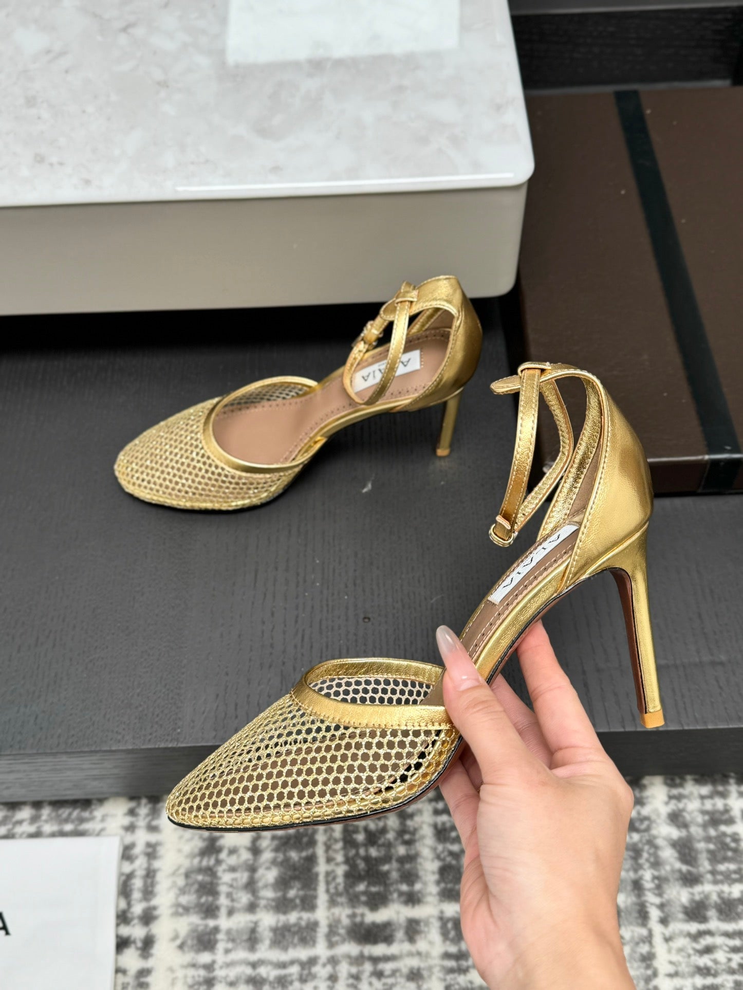 Alai Mesh Pumps 10.5cm Gold Mesh & Patent Leather