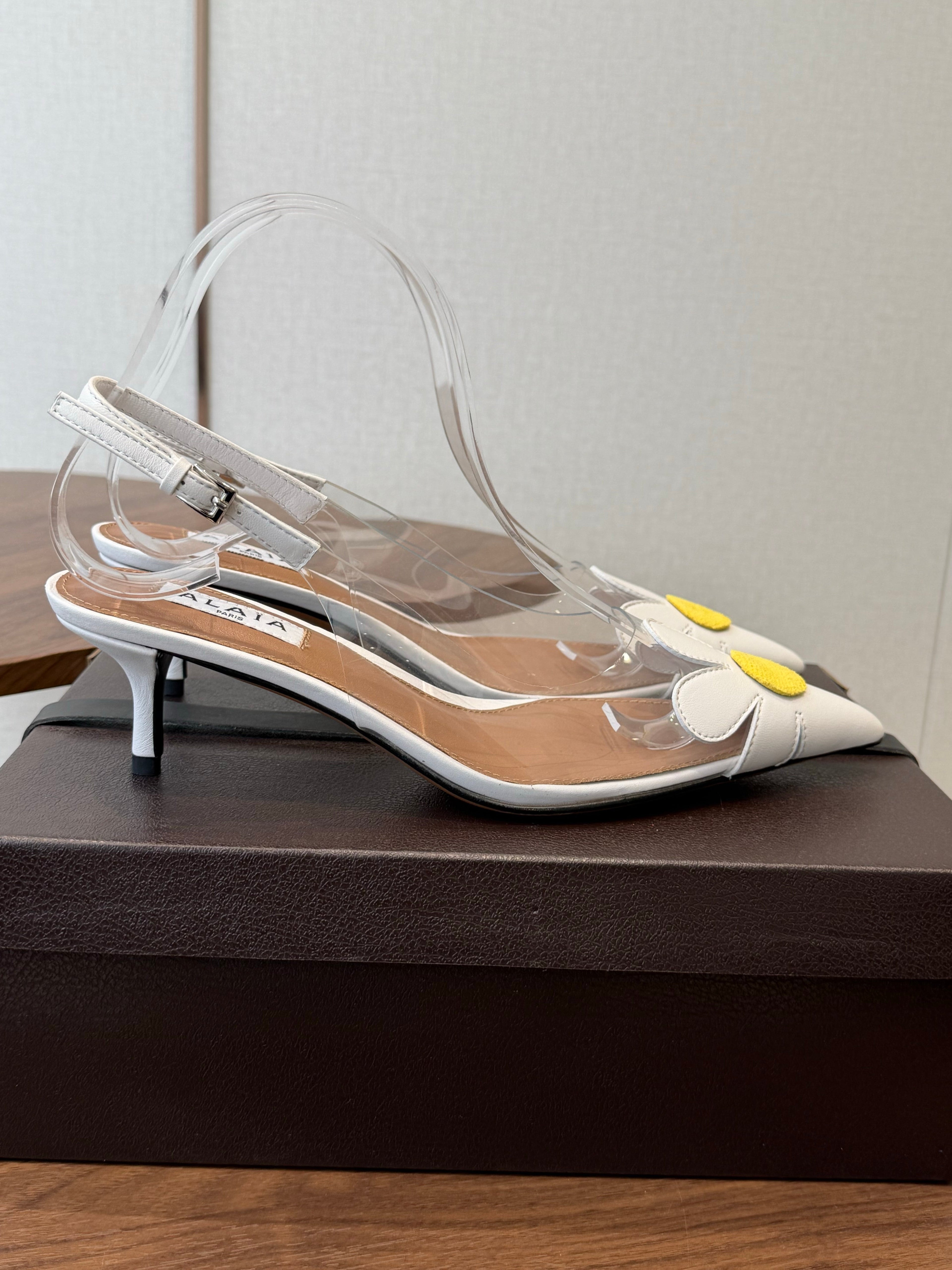 Alaia Daisy Slingback Pumps 55mm Cowhide Clear PVC 889950