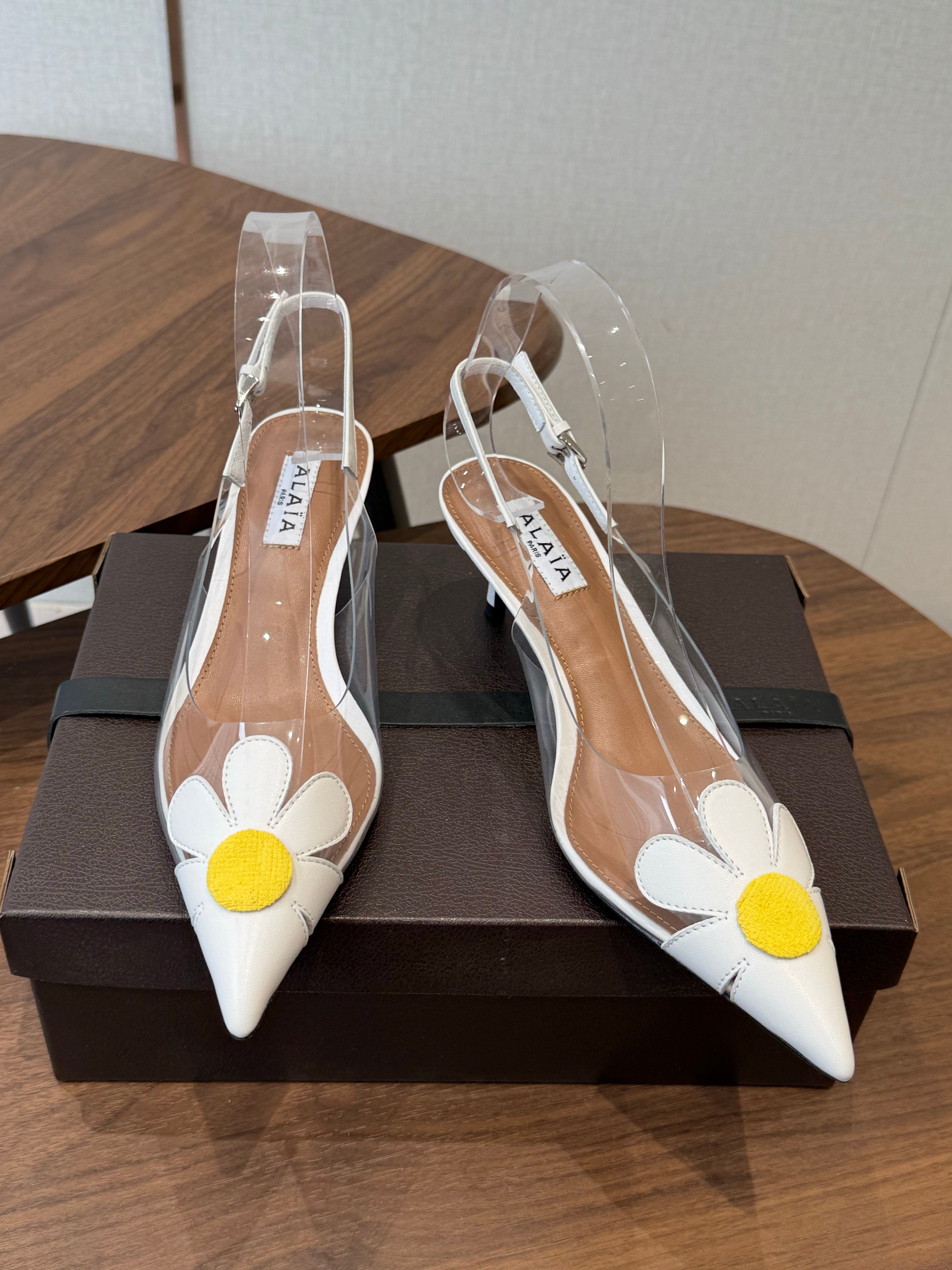 Alaia Daisy Slingback Pumps 55mm Cowhide Clear PVC 889950