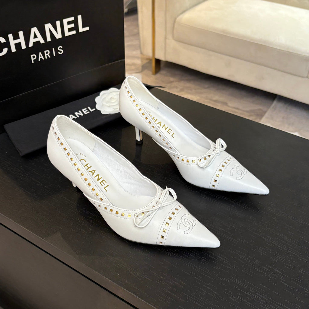 CC Bow Pointed Toe Pumps 6.5cm White Leather 912933