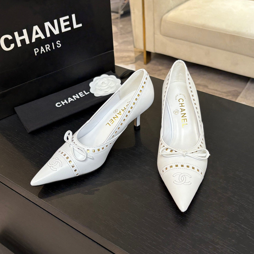 CC Bow Pointed Toe Pumps 6.5cm White Leather 912933