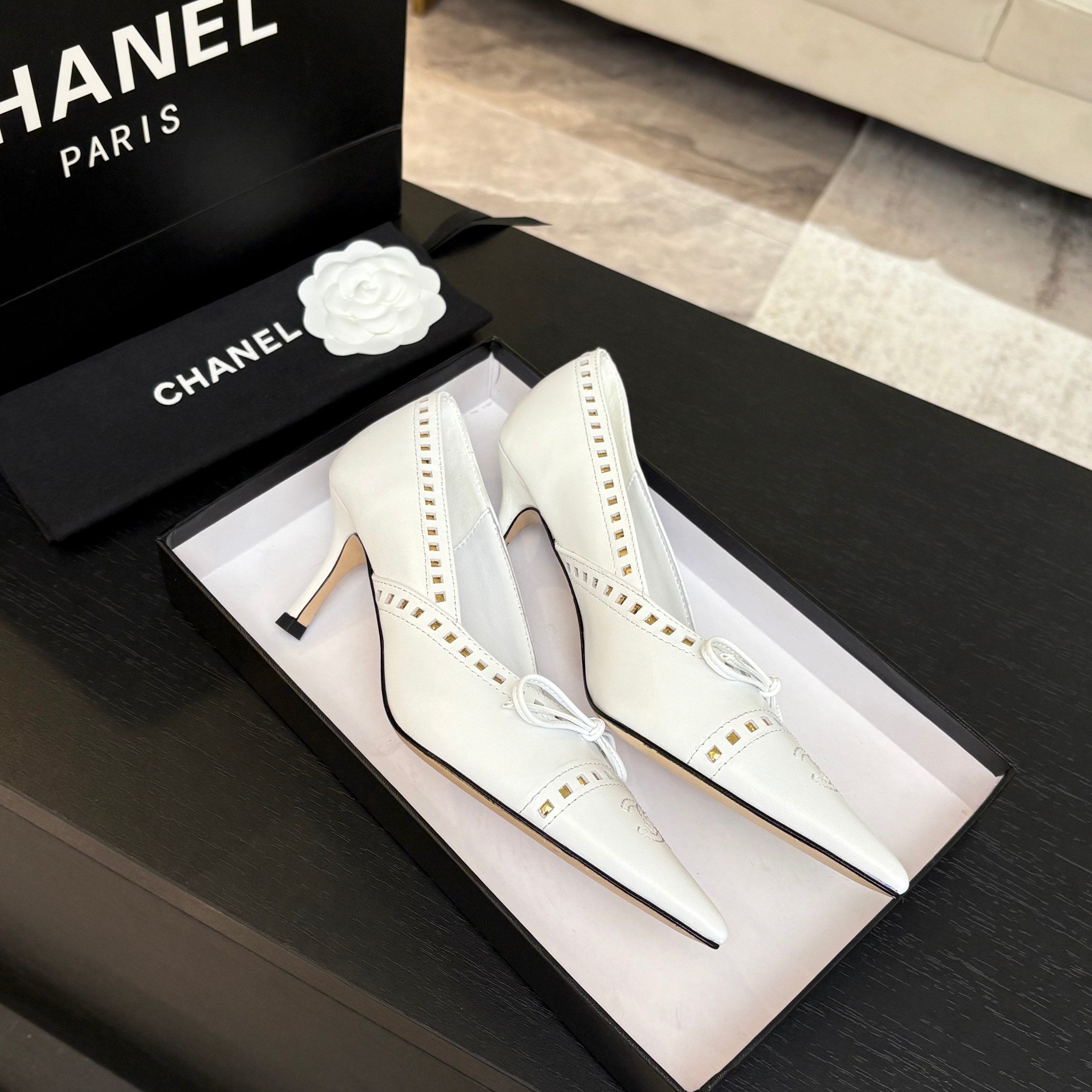 CC Bow Pointed Toe Pumps 6.5cm White Leather 912933