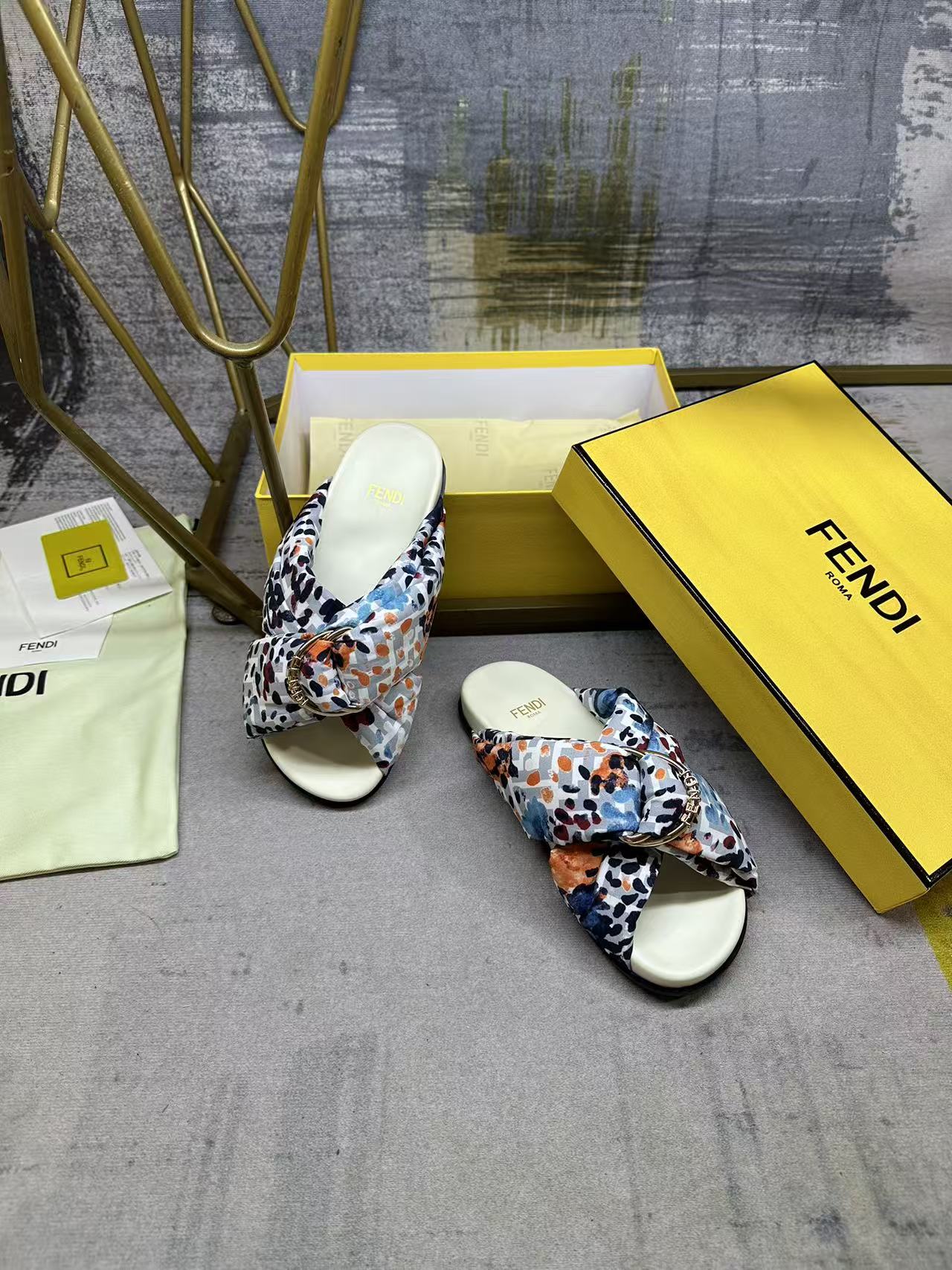 FF Feel Slides Multicolor Printed Satin 928525