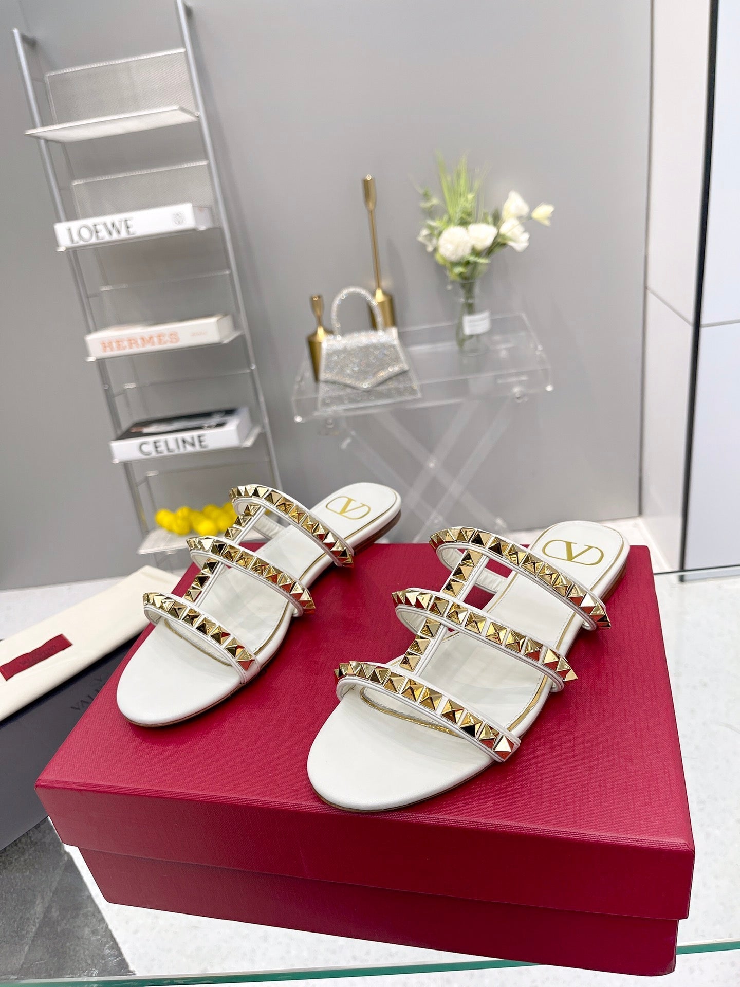 VT 26s Rockstud Flat Sandals White Sheepskin 714934