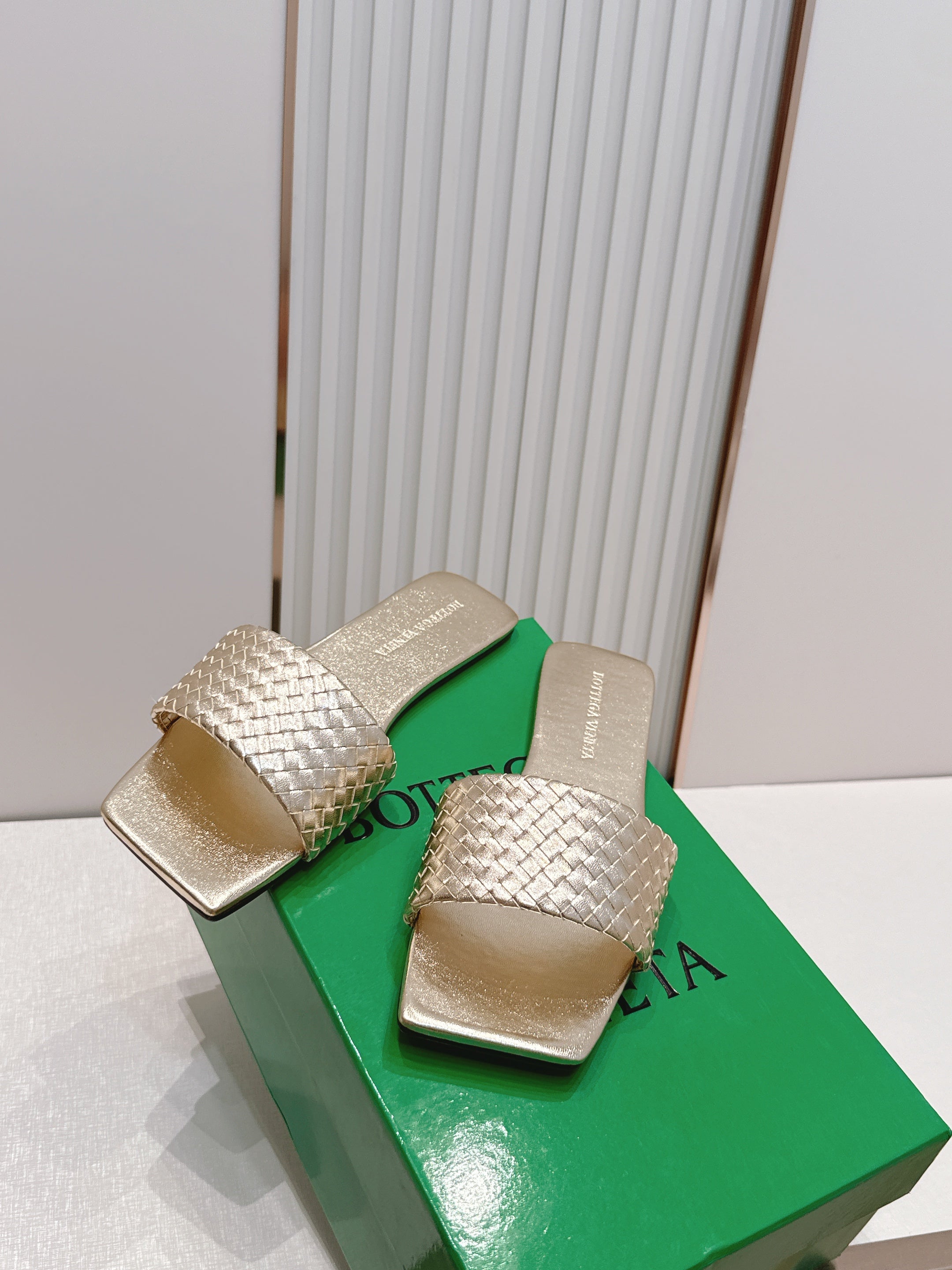 BV Parco Slide Gold Intrecciato Woven Leather 7980445