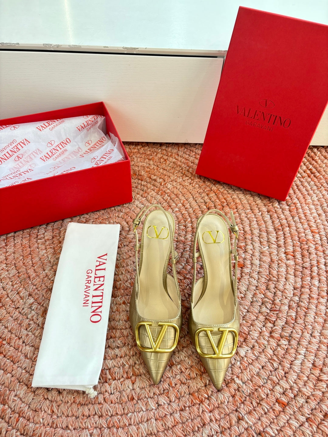 VLogo Signature Slingback 80mm Gold Embossed Sheepskin 702209