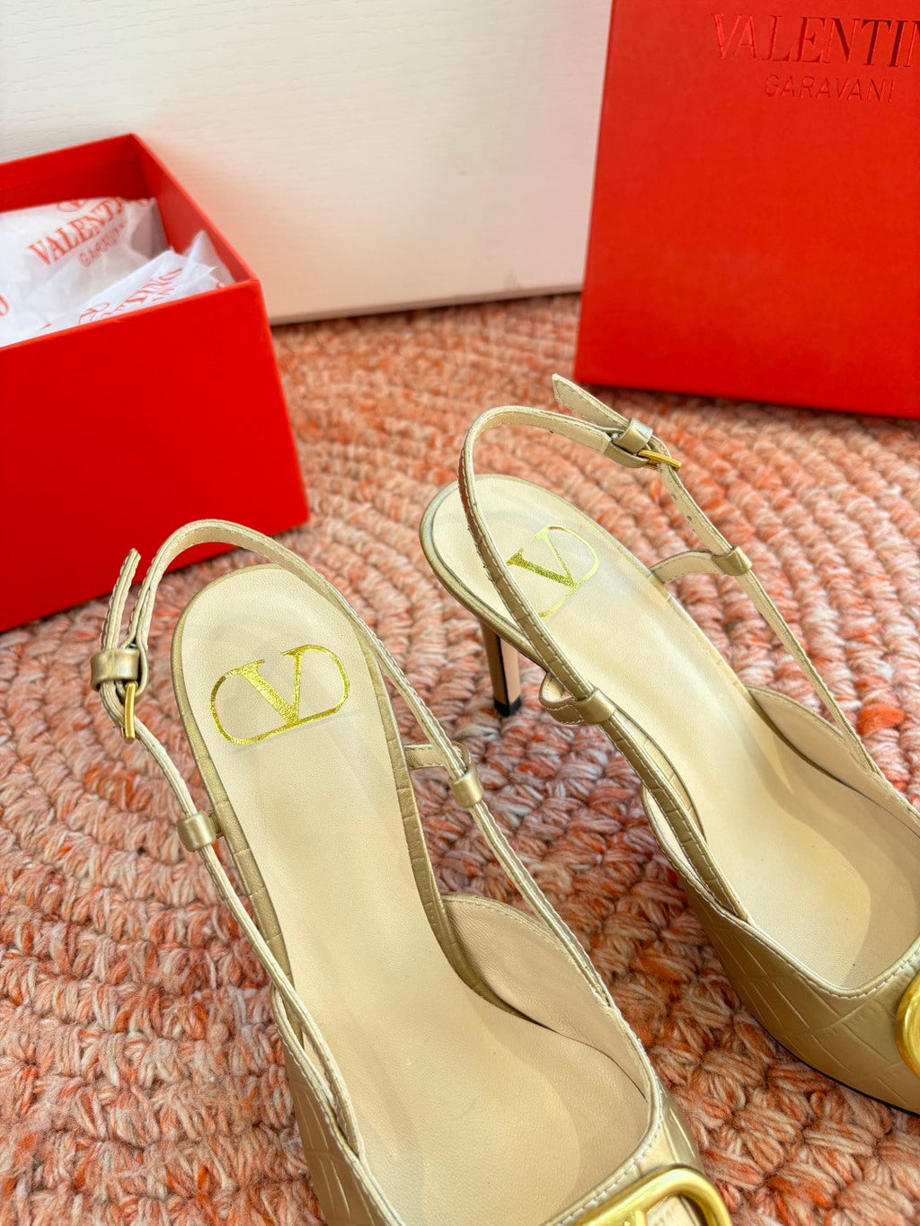 VLogo Signature Slingback 80mm Gold Embossed Sheepskin 702209