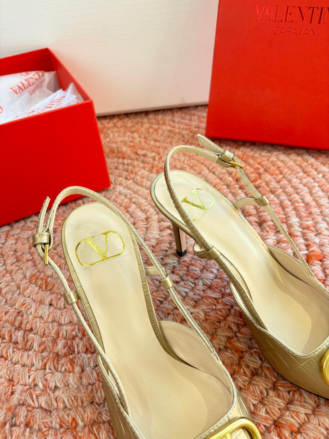 VLogo Signature Slingback 80mm Gold Embossed Sheepskin 702209