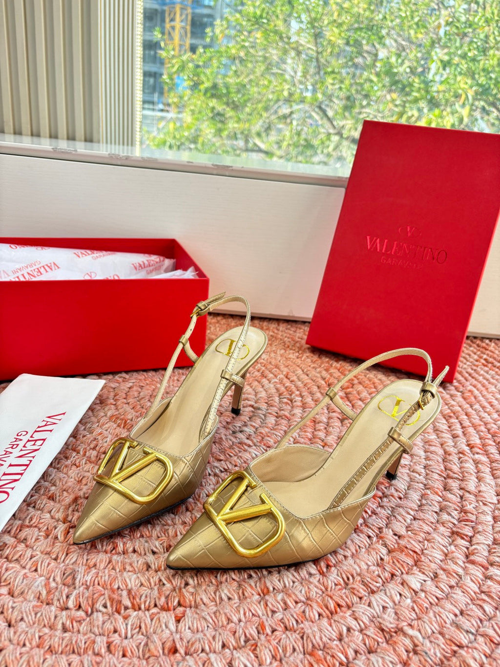 VLogo Signature Slingback 80mm Gold Embossed Sheepskin 702209