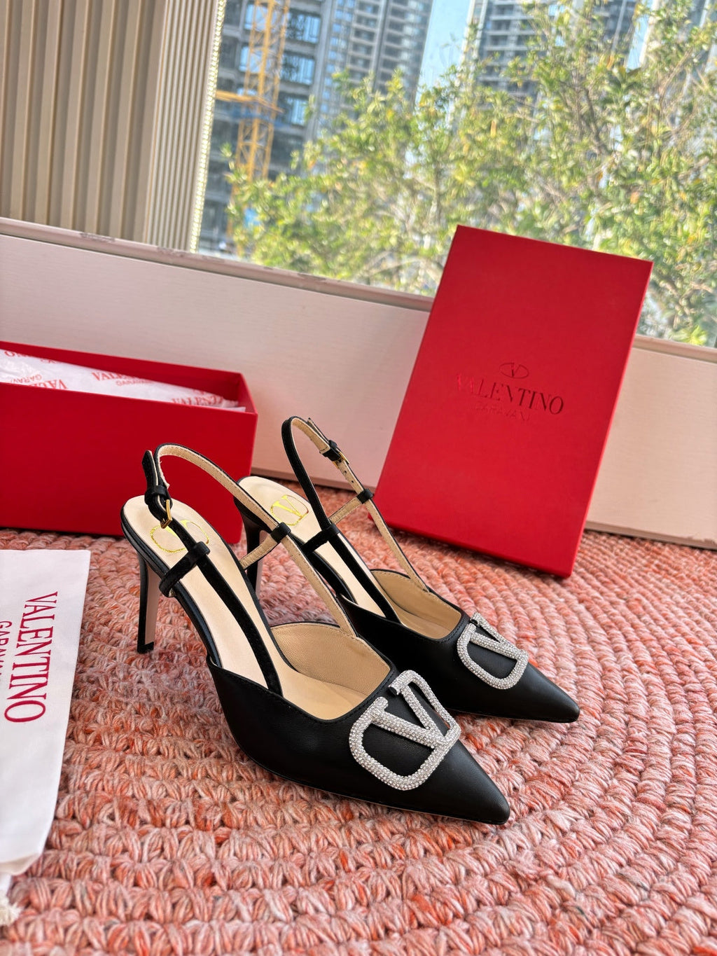 VLogo Signature Slingback 80mm Black Sheepskin 702214