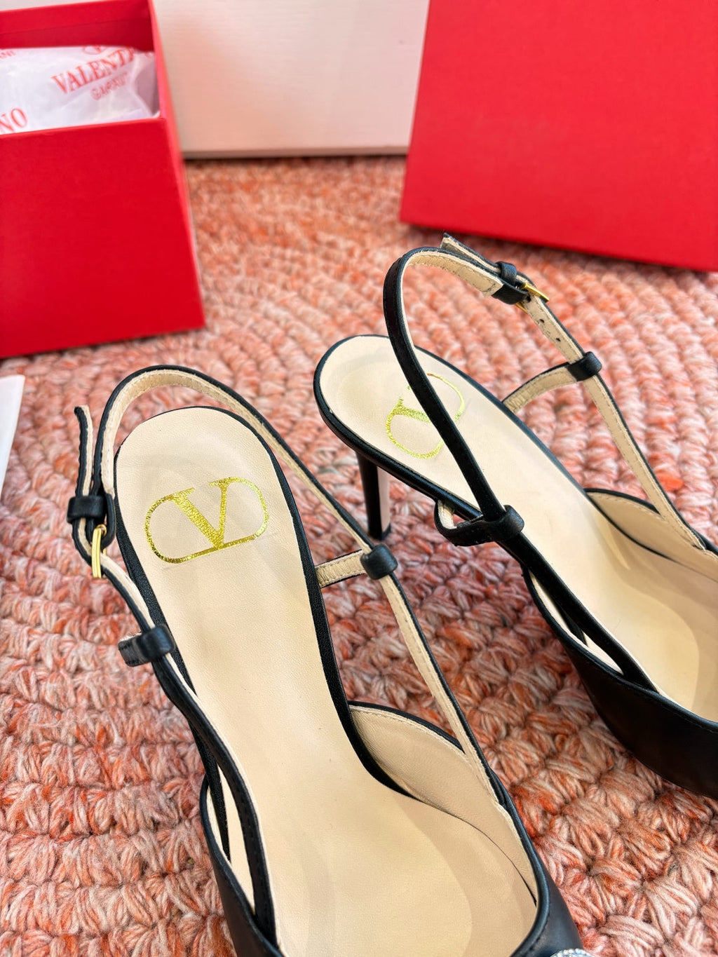 VLogo Signature Slingback 80mm Black Sheepskin 702214