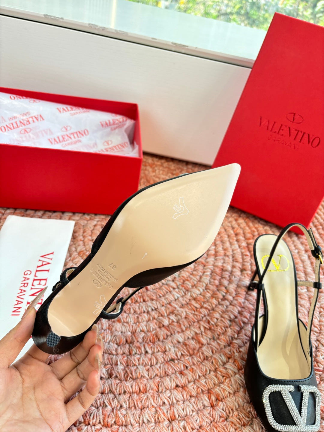 VLogo Signature Slingback 80mm Black Sheepskin 702214