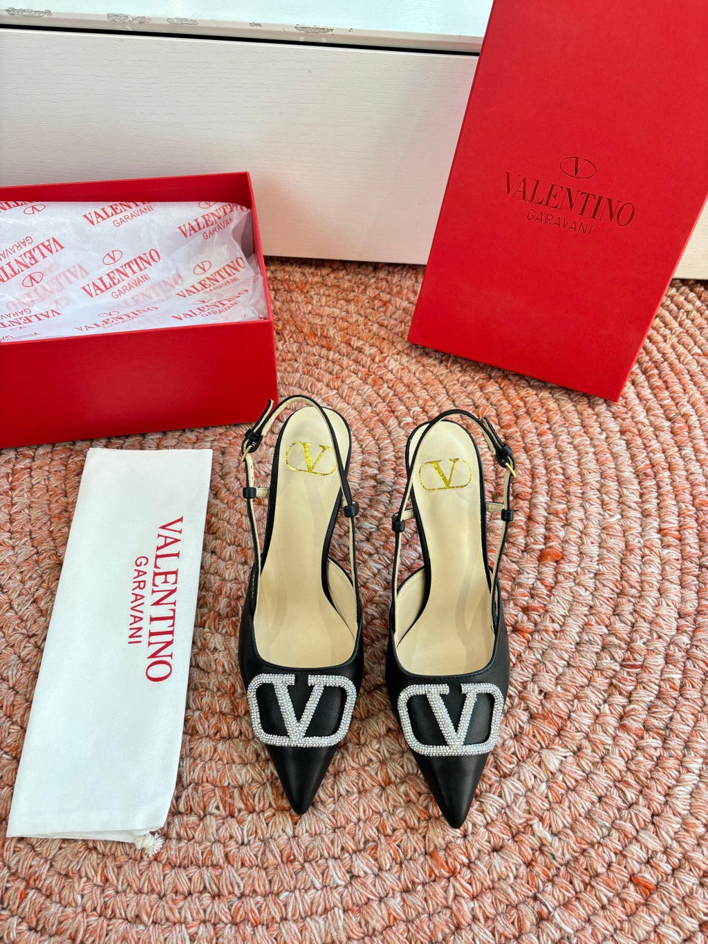 VLogo Signature Slingback 80mm Black Sheepskin 702214