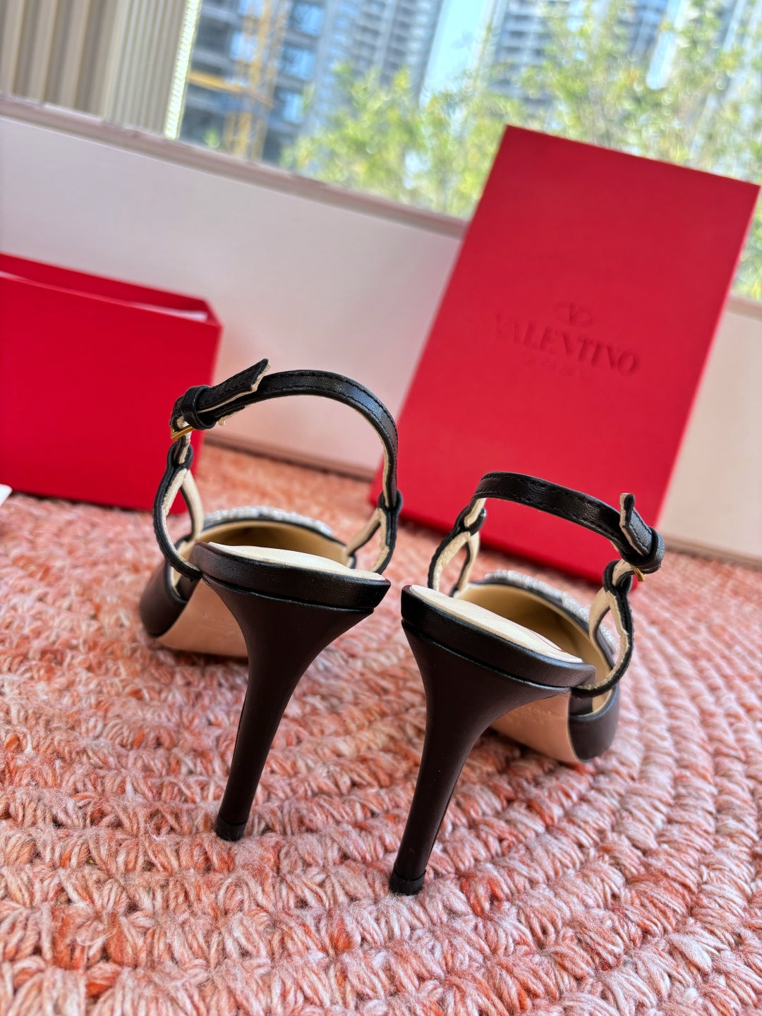 VLogo Signature Slingback 80mm Black Sheepskin 702214