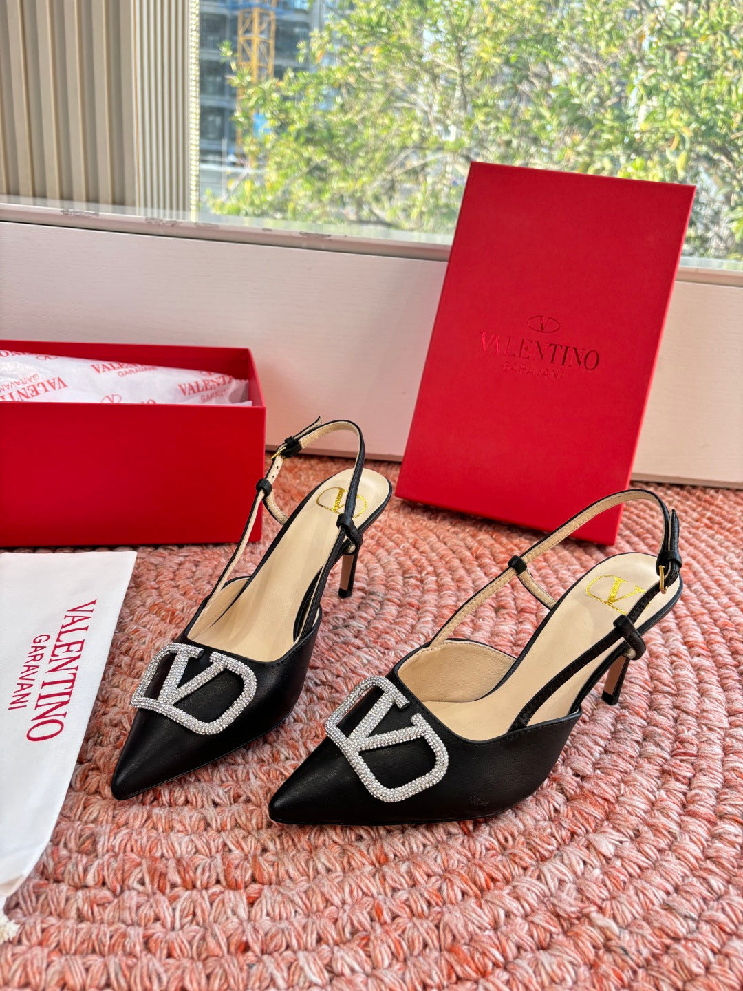 VLogo Signature Slingback 80mm Black Sheepskin 702214