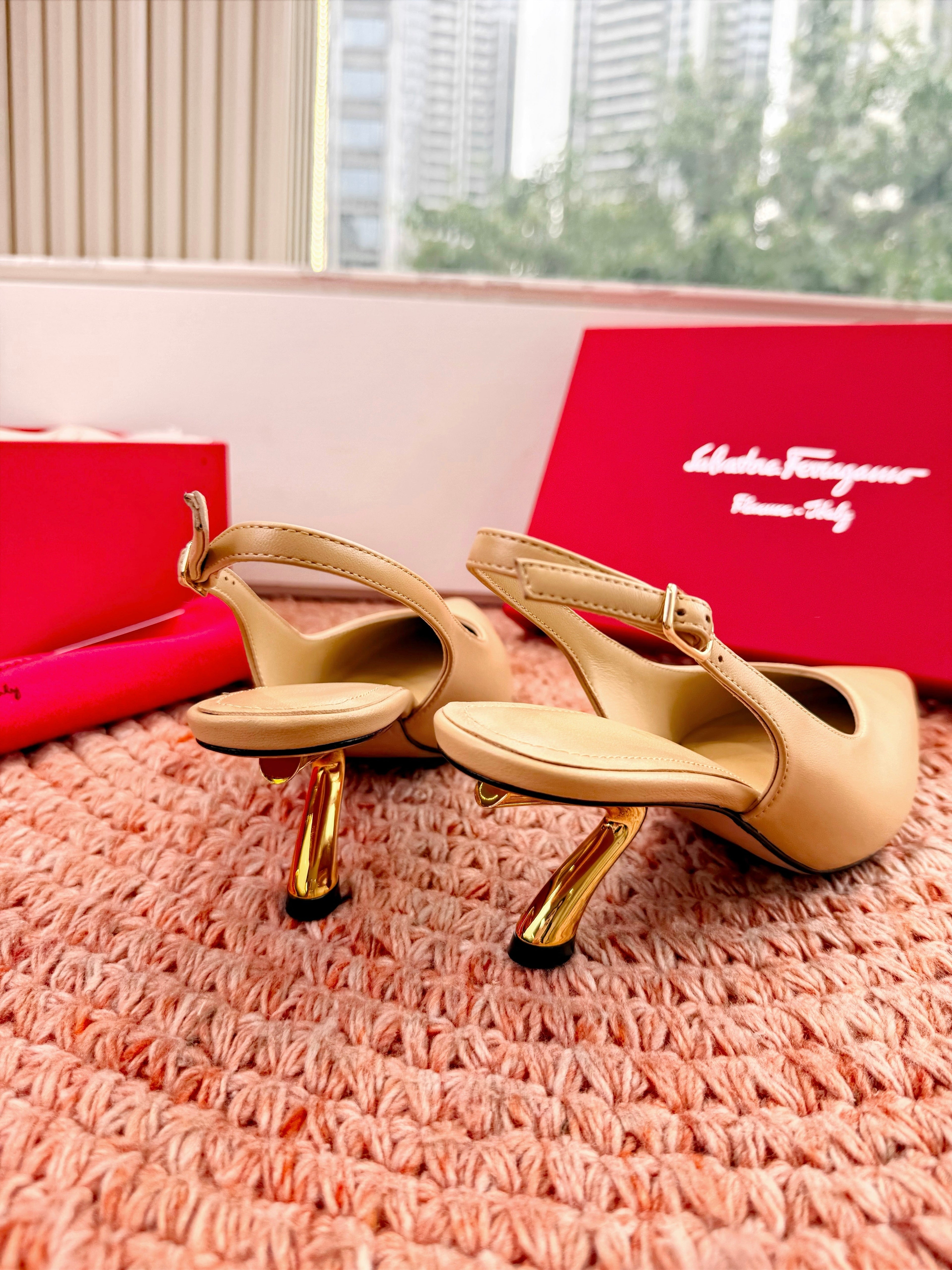 Ferragamo Salvatore Slingback Beige Sheepskin 760456