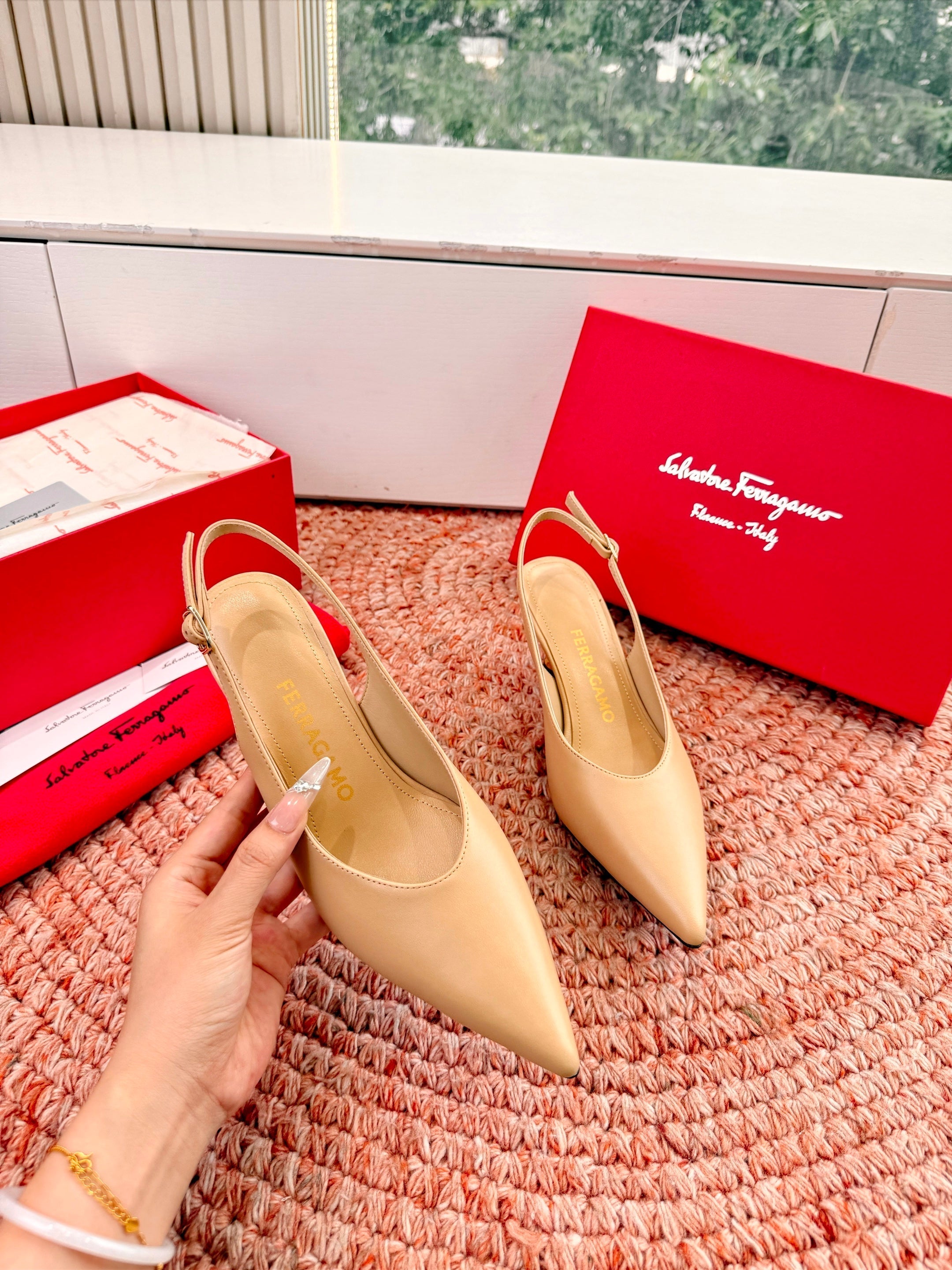Ferragamo Salvatore Slingback Beige Sheepskin 760456