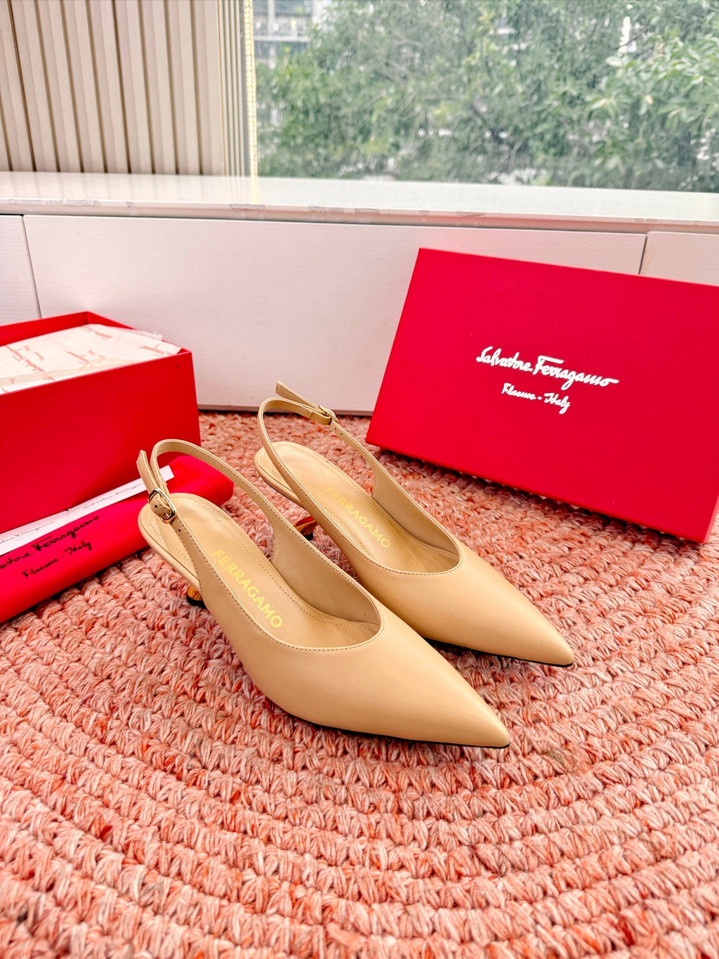 Ferragamo Salvatore Slingback Beige Sheepskin 760456