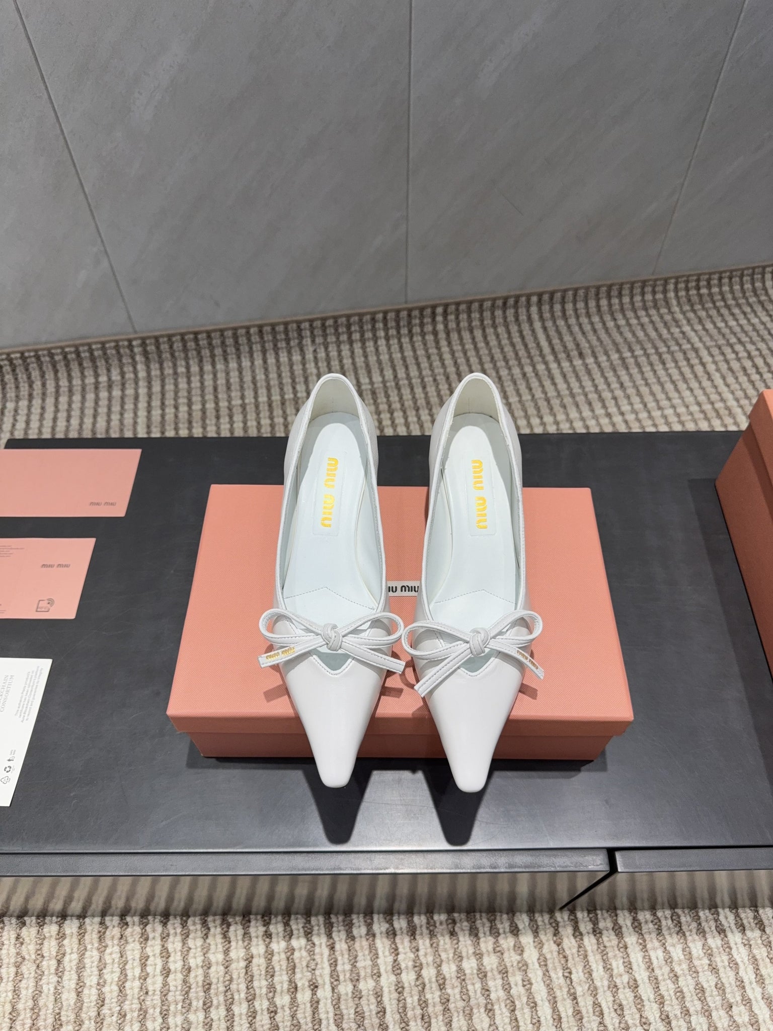 Miu 26s Pointed Toe Pumps 55mm In White Calfskin With Bow