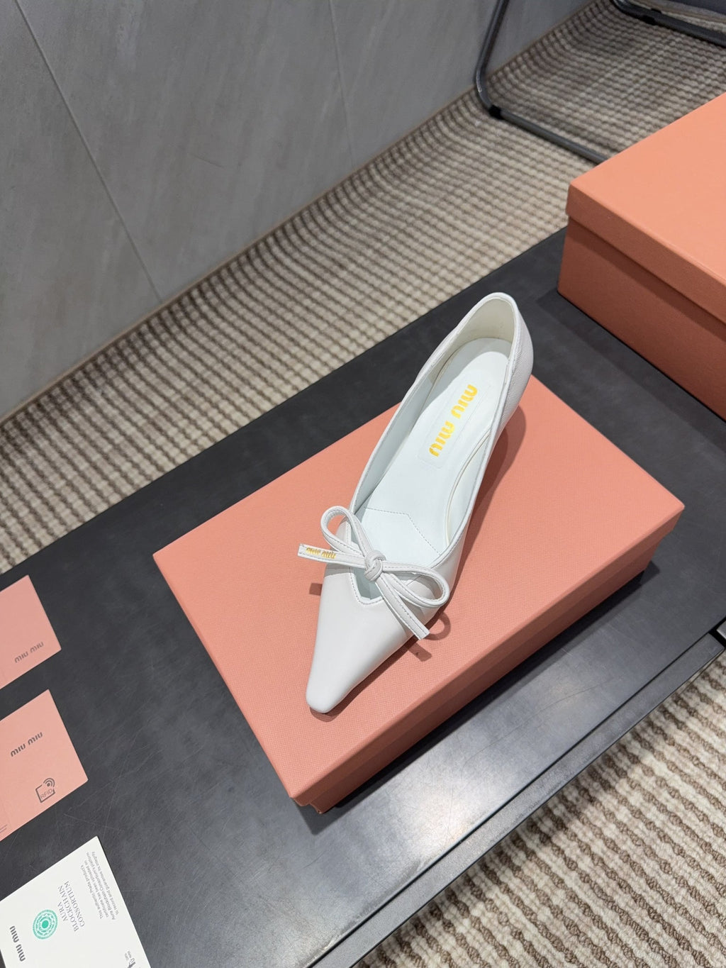 Miu 26s Pointed Toe Pumps 55mm In White Calfskin With Bow