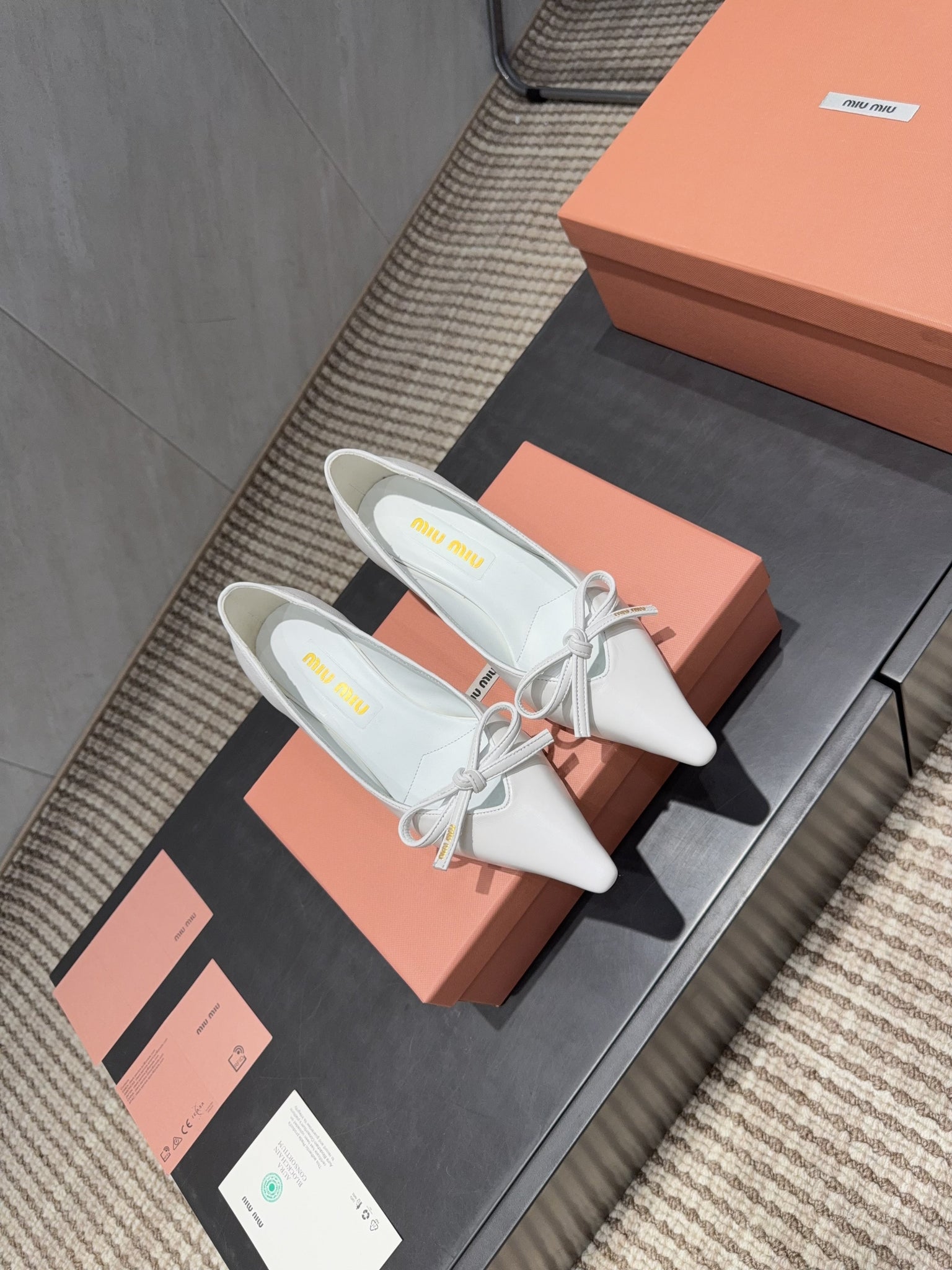 Miu 26s Pointed Toe Pumps 55mm In White Calfskin With Bow