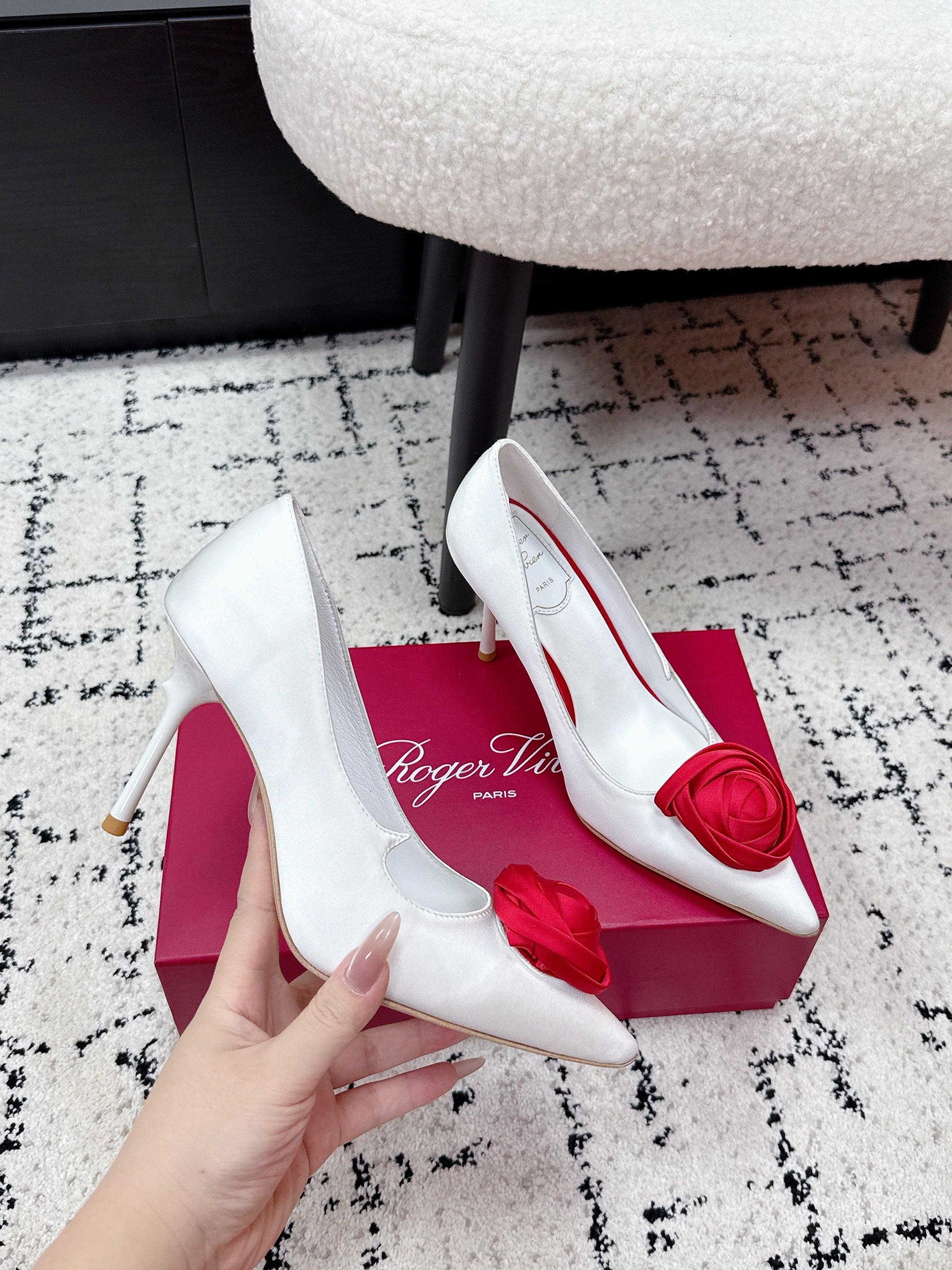 RV Rose Vivier Flower Pumps 10cm White Red Satin 617293