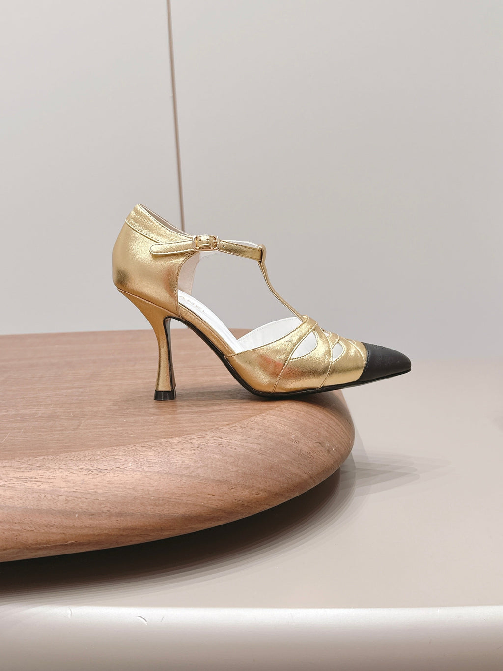 CC 26s Pointed-toe Slingback 9.5cm Black Gold Sheepskin 876258