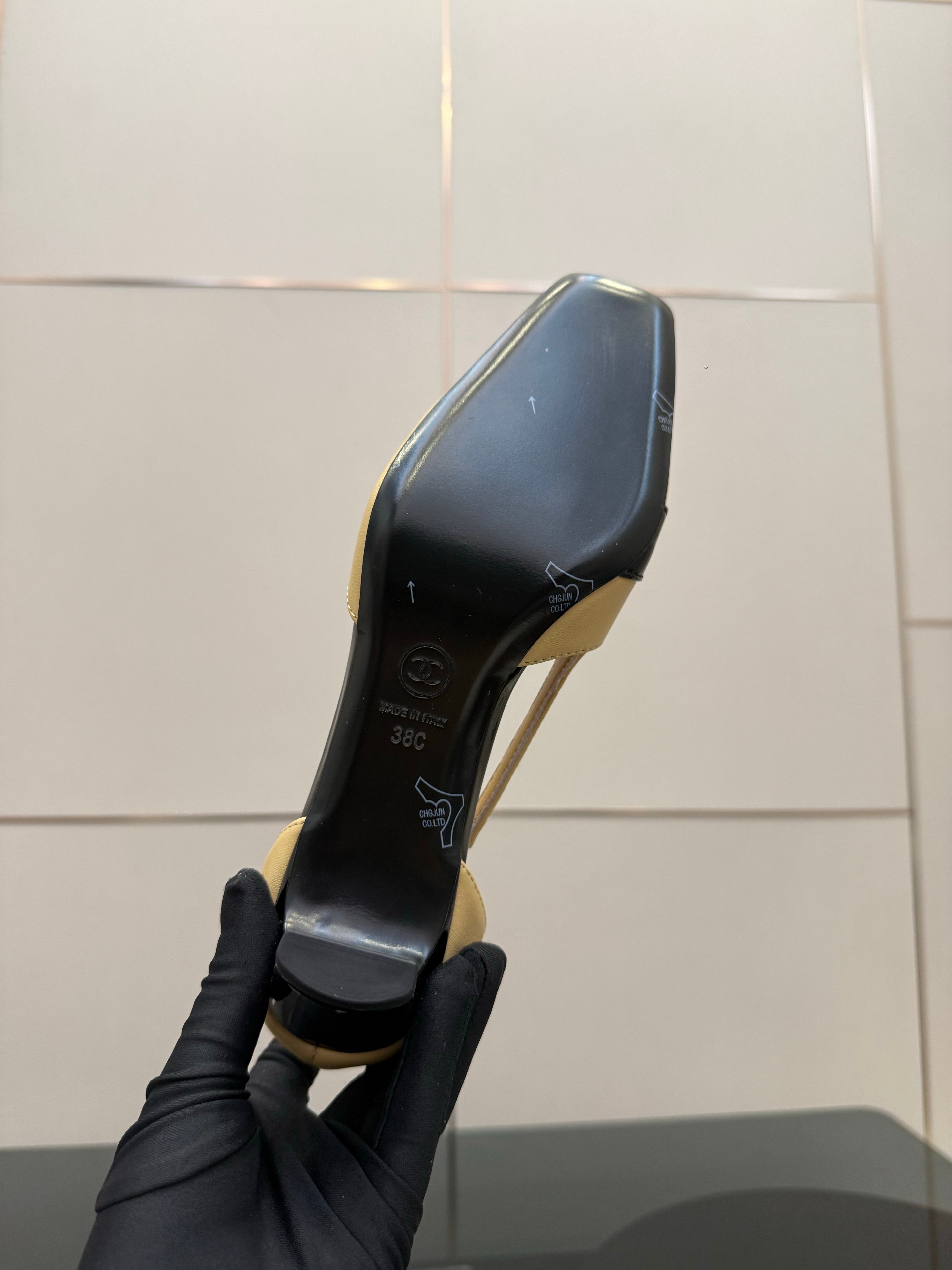 CC 26P Slingback 5cm Beige Black Lambskin Patent Leather 791608