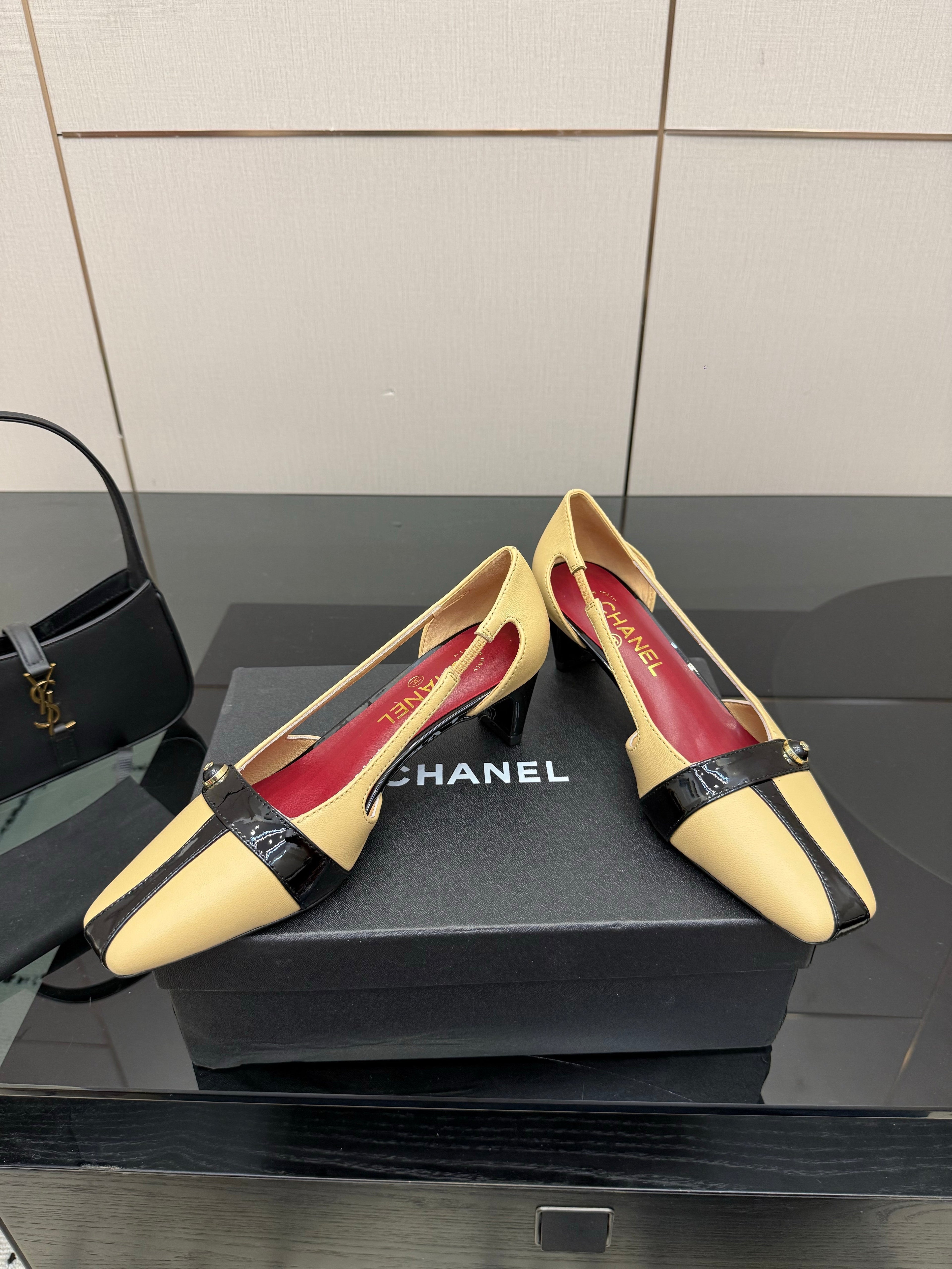 CC 26P Slingback 5cm Beige Black Lambskin Patent Leather 791608