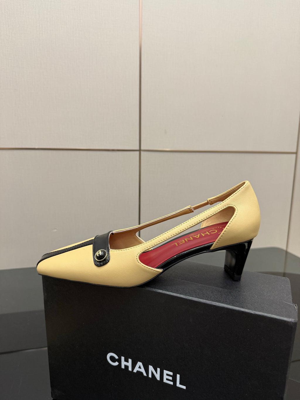 CC 26P Slingback 5cm Beige Black Lambskin Patent Leather 791608