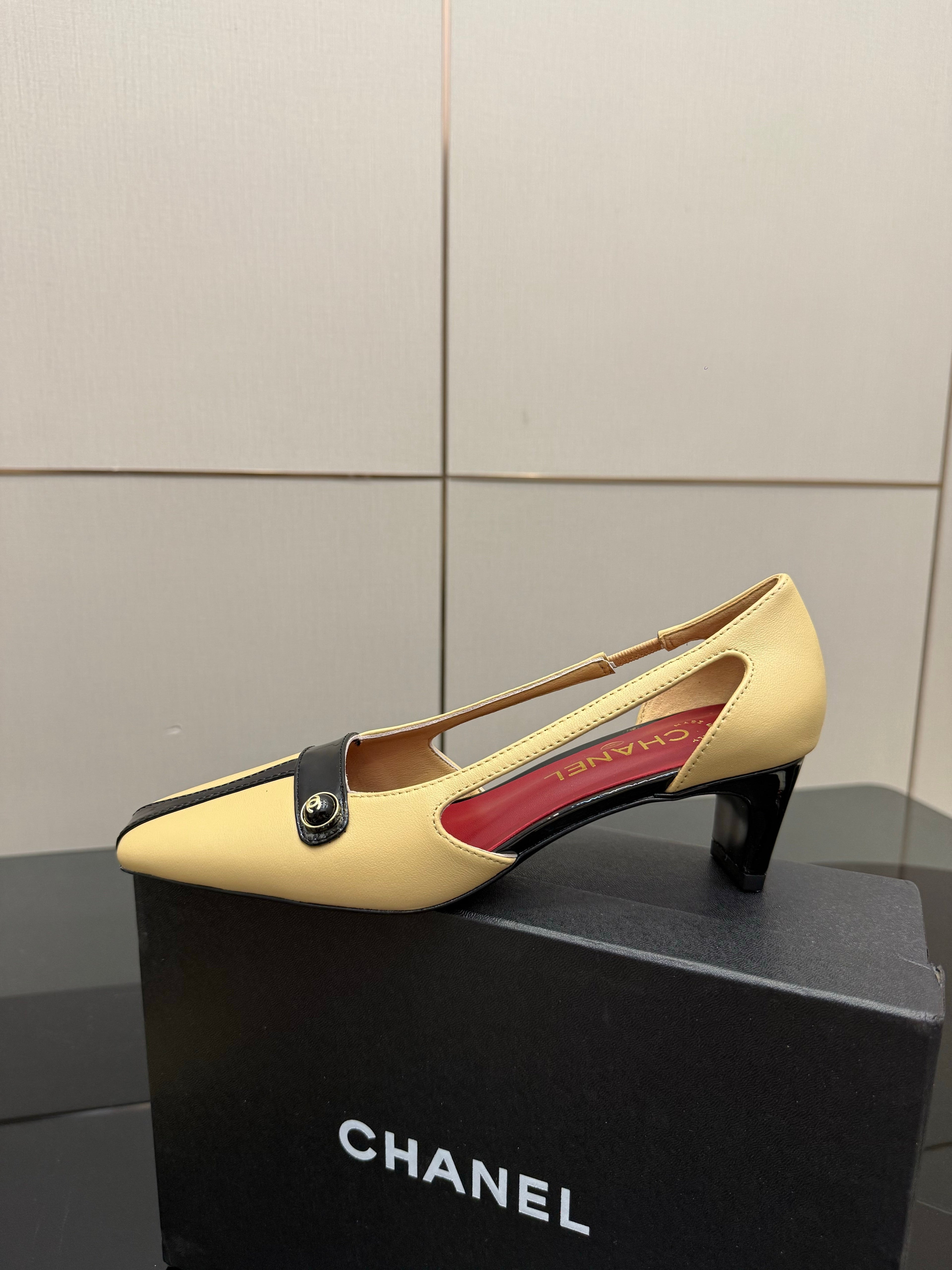 CC 26P Slingback 5cm Beige Black Lambskin Patent Leather 791608