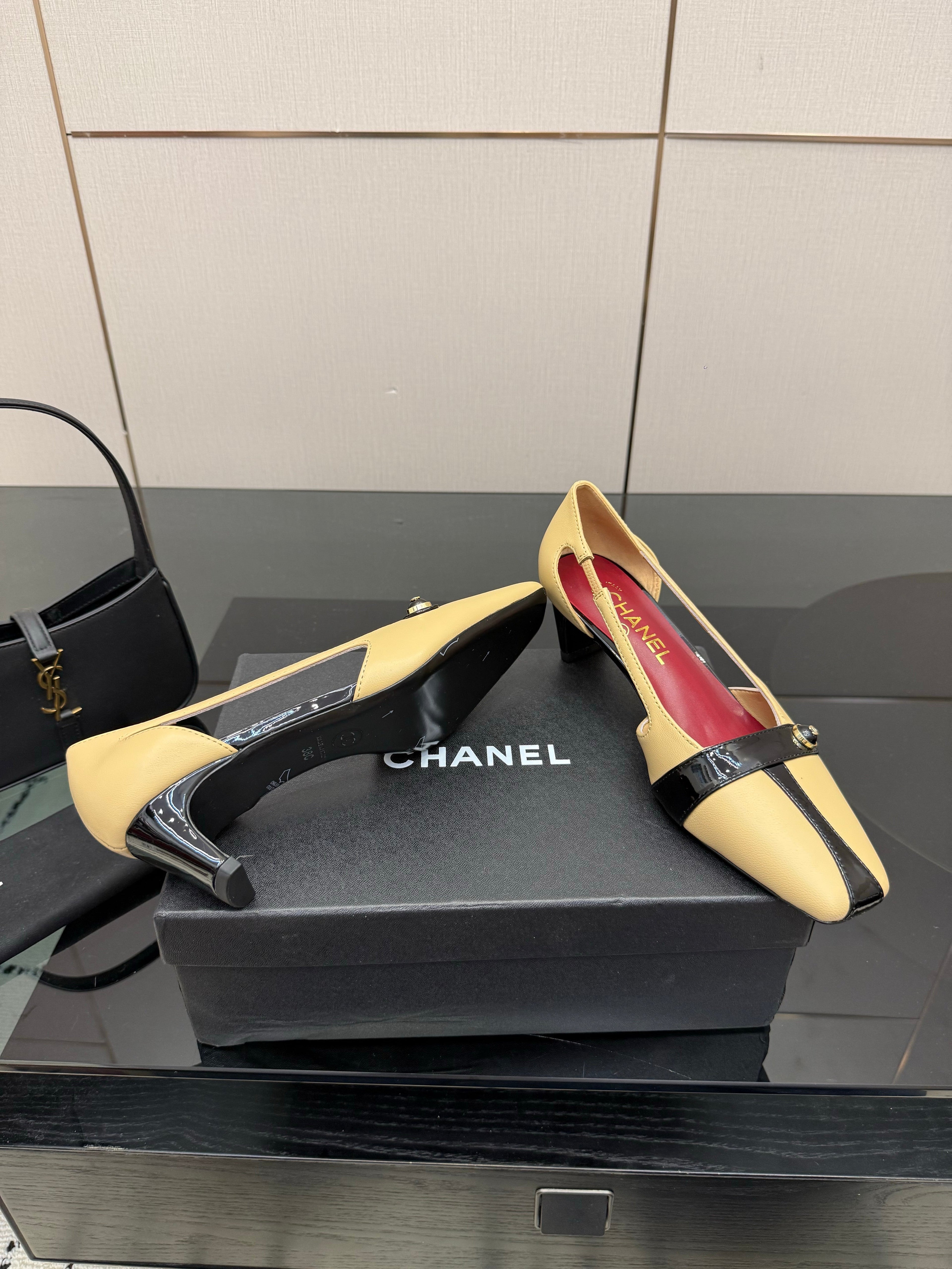 CC 26P Slingback 5cm Beige Black Lambskin Patent Leather 791608